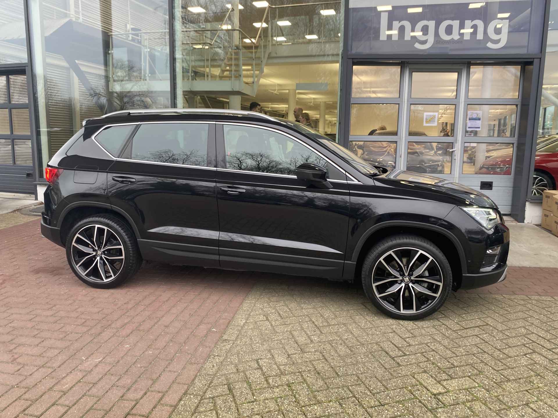 SEAT Ateca 1.5 TSI 150pk DSG Xcellence Panoramadak / LED / Elek. Achterklep Met Virtual Pedal / Navigatie / Camera / 19" LMV - 24/25