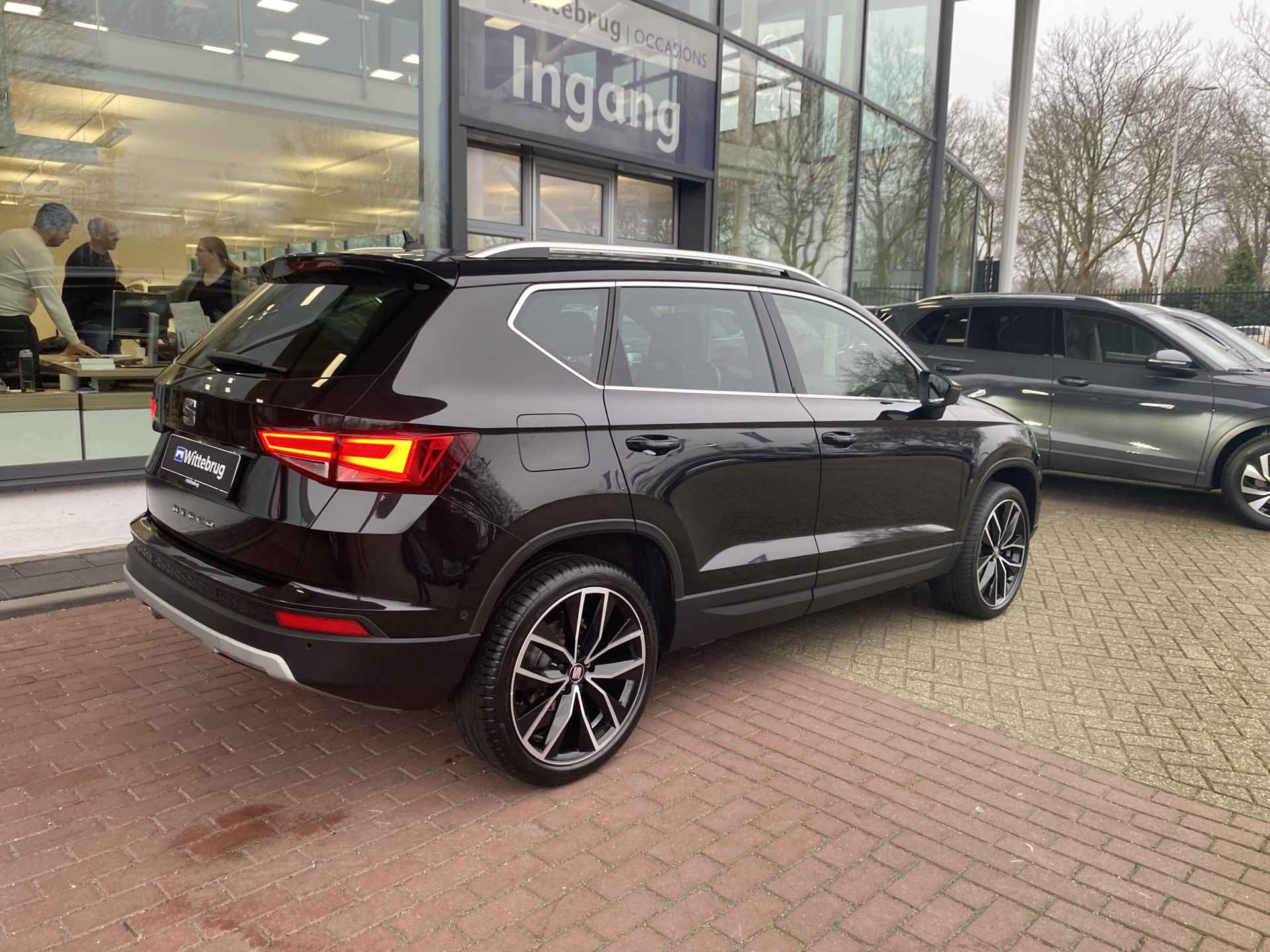 SEAT Ateca 1.5 TSI 150pk DSG Xcellence Panoramadak / LED / Elek. Achterklep Met Virtual Pedal / Navigatie / Camera / 19" LMV - 25/25