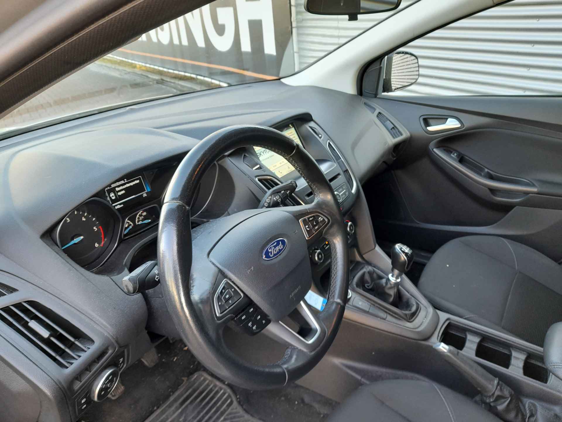 Ford Focus Wagon Diesel Trend | Airco | Navigatie | Cruise control | Privacy glas | RIJKLAARPRIJS INCL 12 MAANDEN GARANTIE EN BEURT - 16/19