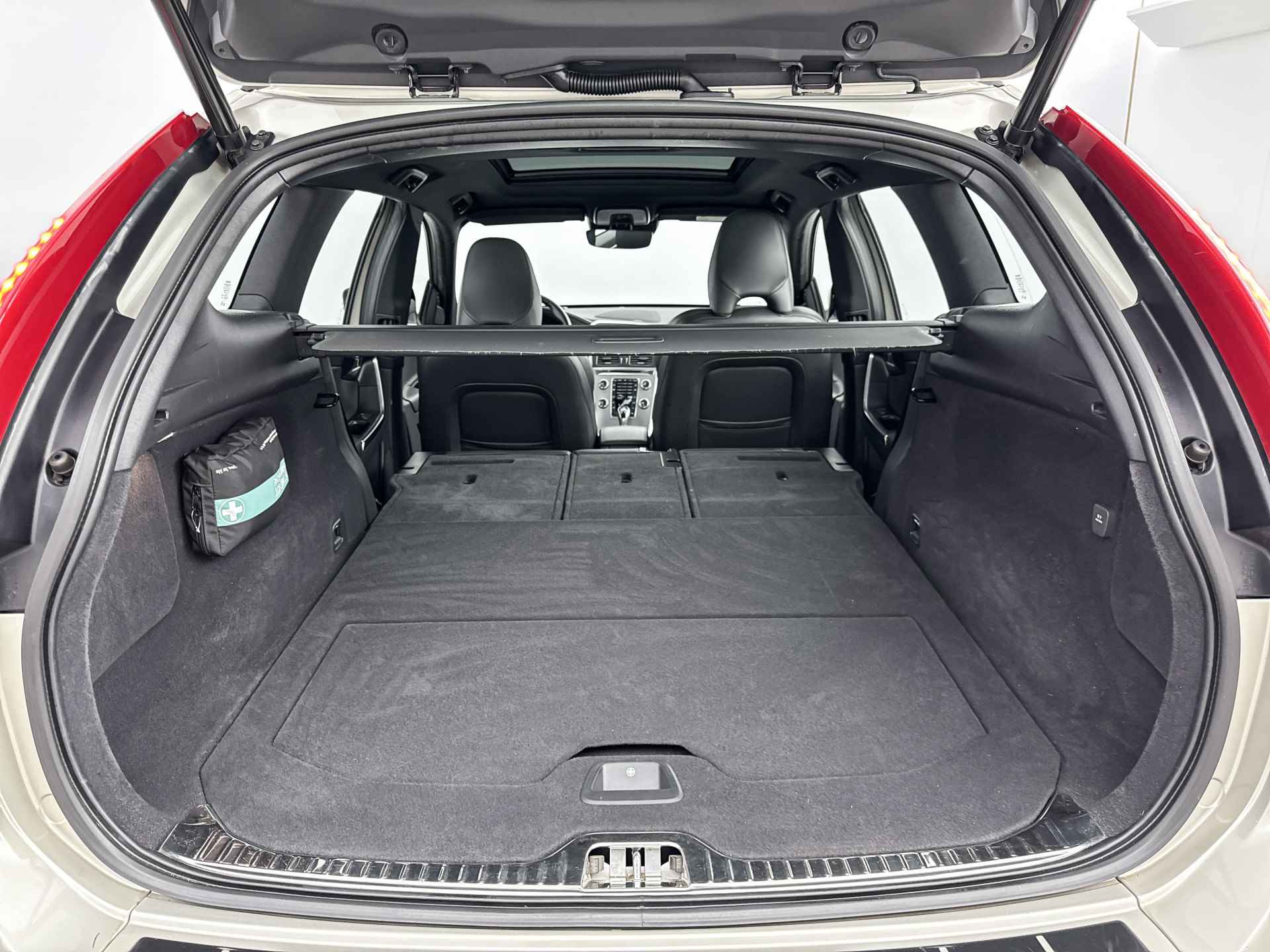 Volvo XC60 T5 Polar+ Luxury| Panoramadak | Adaptieve cruise | BLIS | Keyless | Elektrische stoelen | Harman Kardon | Sportstoelen - 27/31