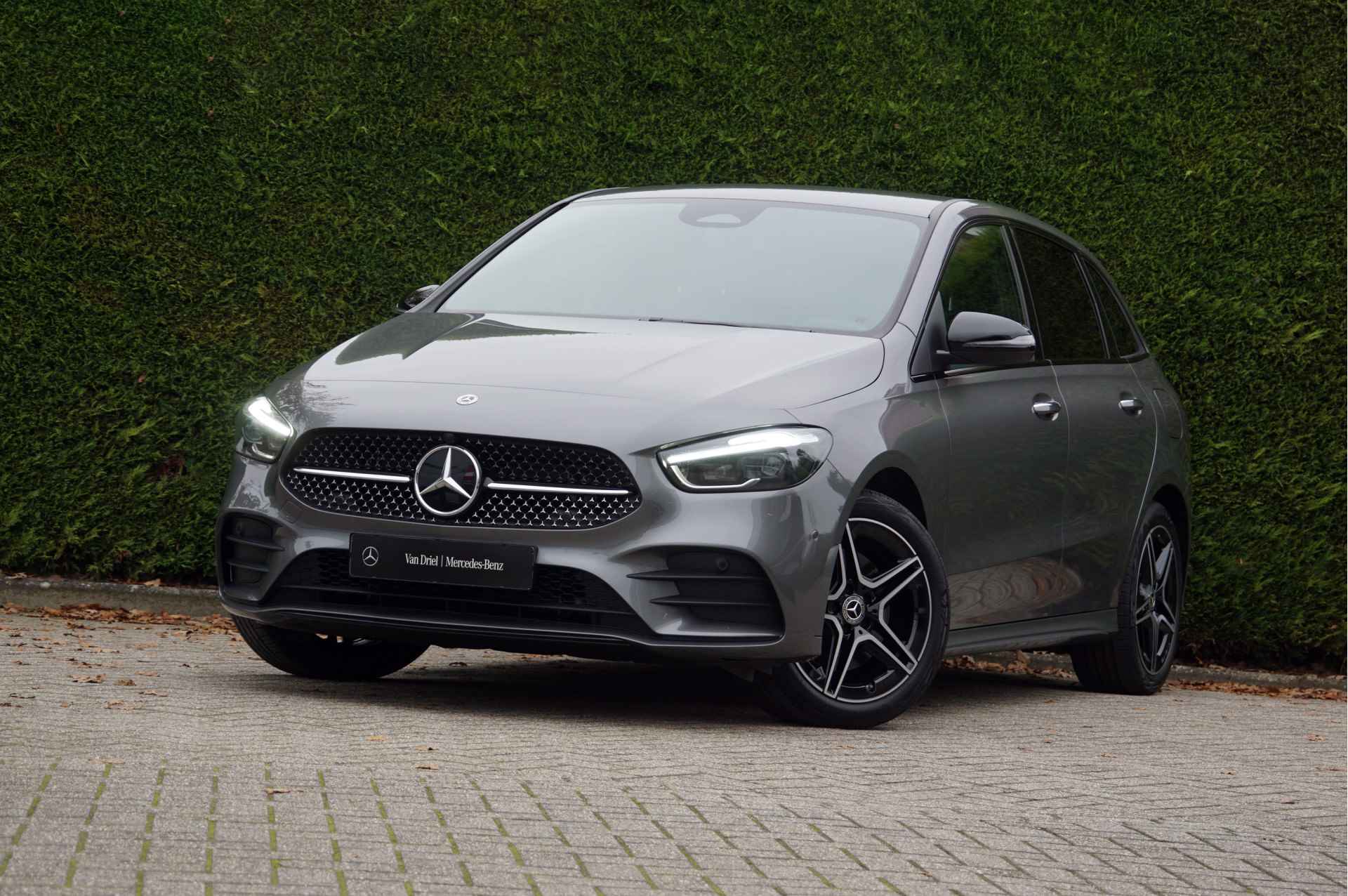 Mercedes-Benz B-Klasse 250 e AMG Line | Distronic Trekhaak Multibeam Keyless-Go Night - 31/58