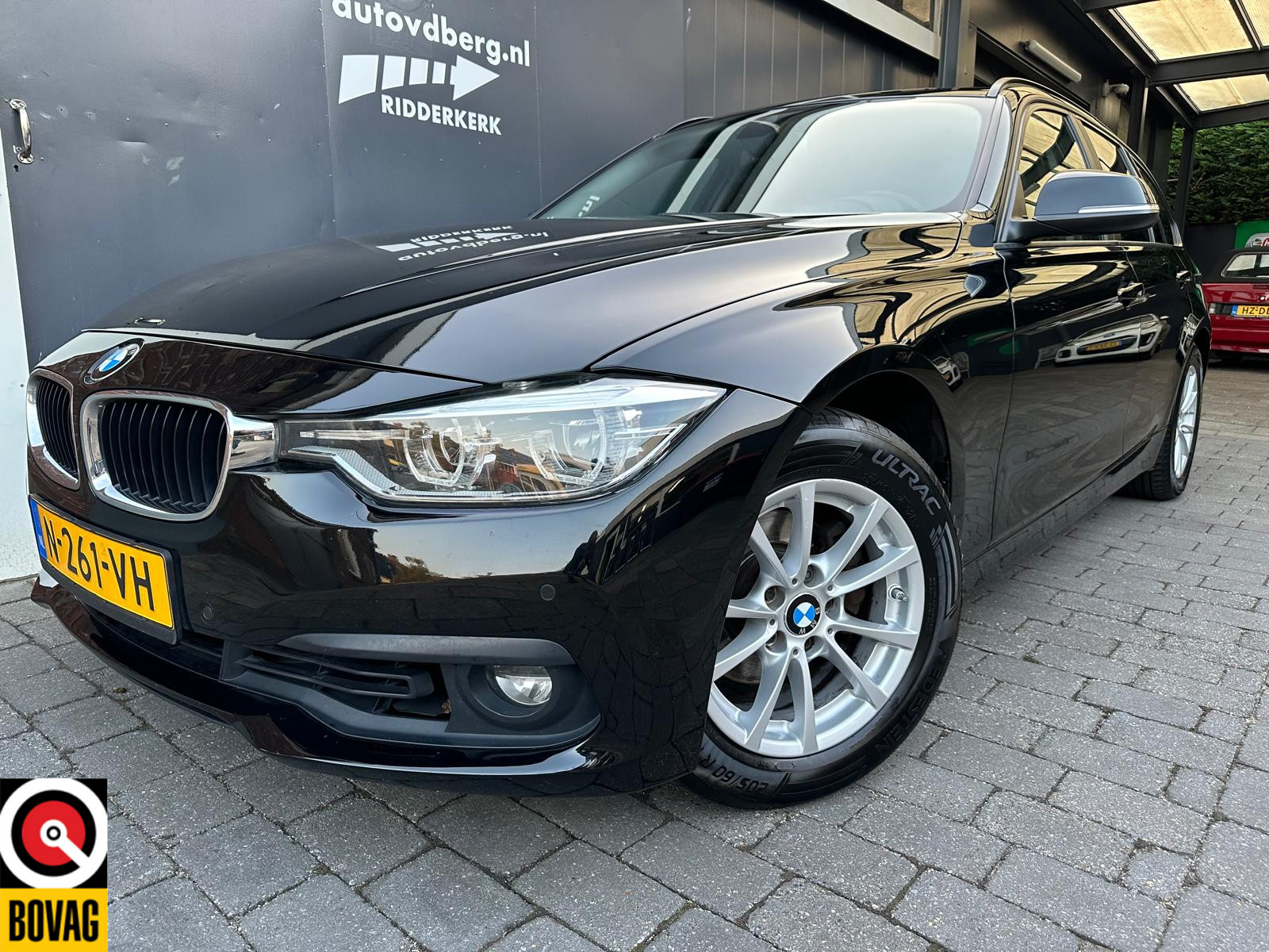 BMW 3 Serie Touring 318i Automaat Navigatie | PDC | Elektr. achterklep | Rijklaarprijs |