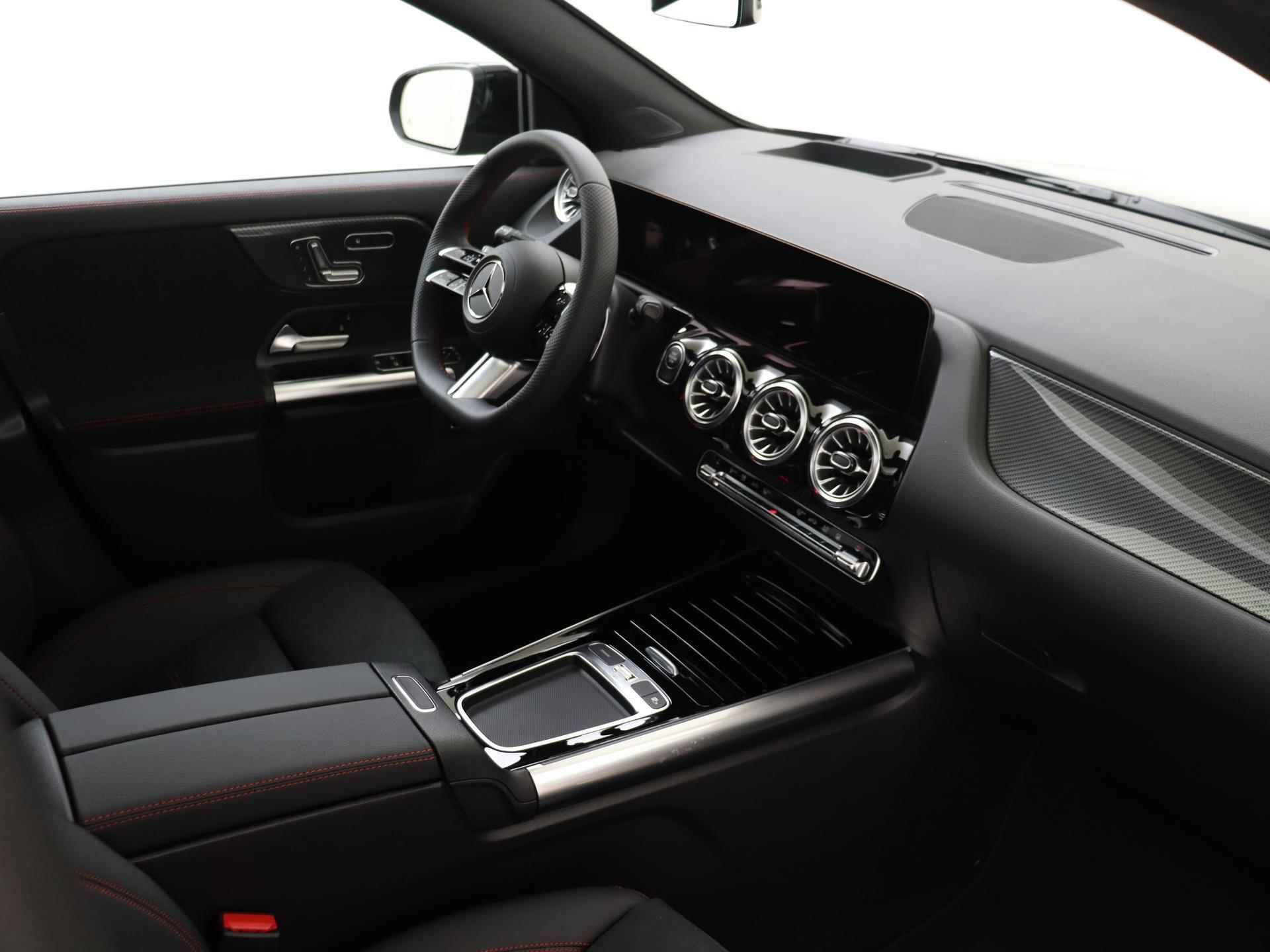 Mercedes-Benz GLA-klasse 250e AMG Line - Carplay - Premium Plus - Head-up Display - 360 graden camera - 18/35