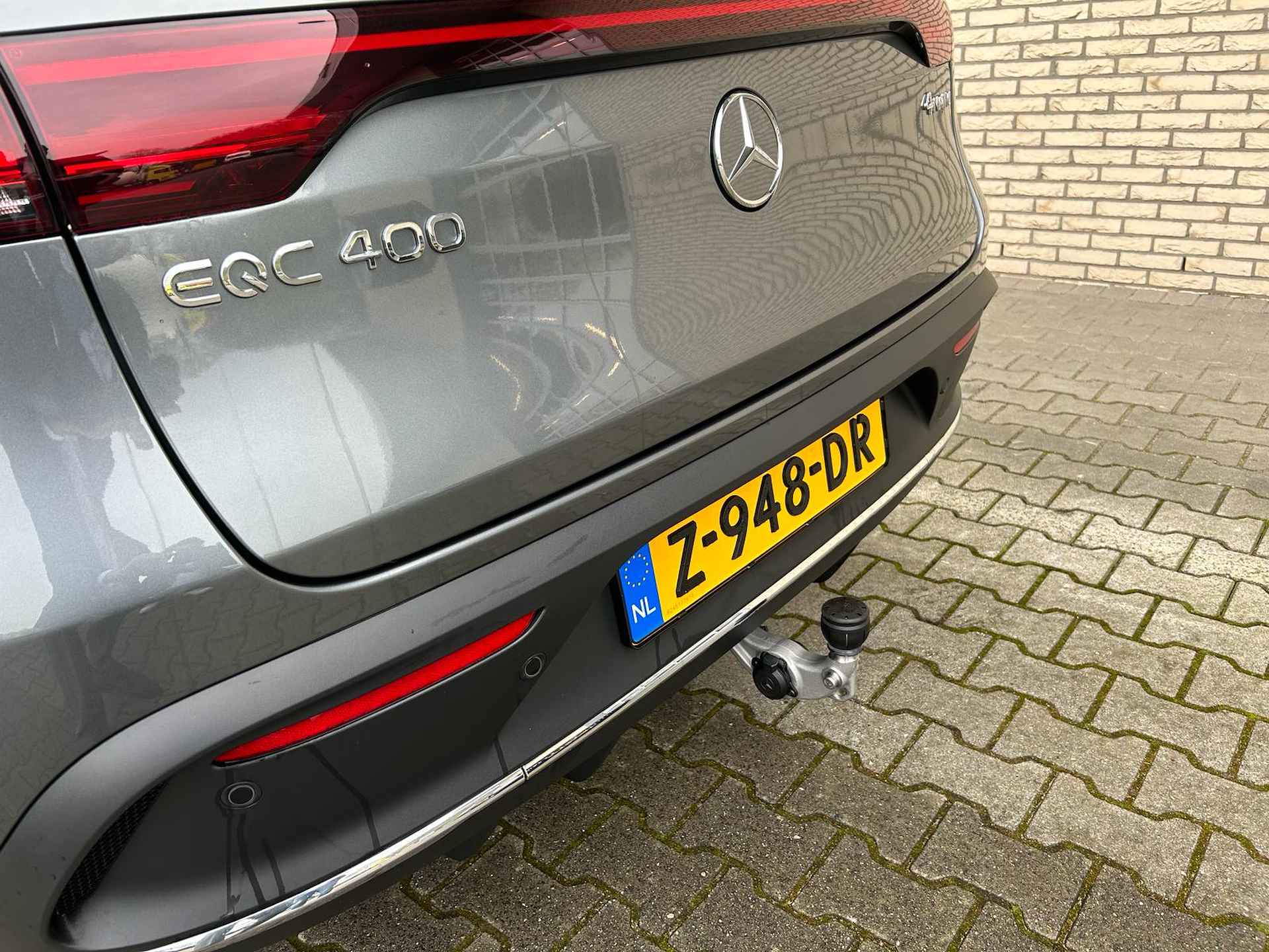 Mercedes-Benz EQC 400 4-Matic AMG-Line | Trekhaak | Schuifdak | Rij-assistentiepakket | Apple Carplay - 9/24