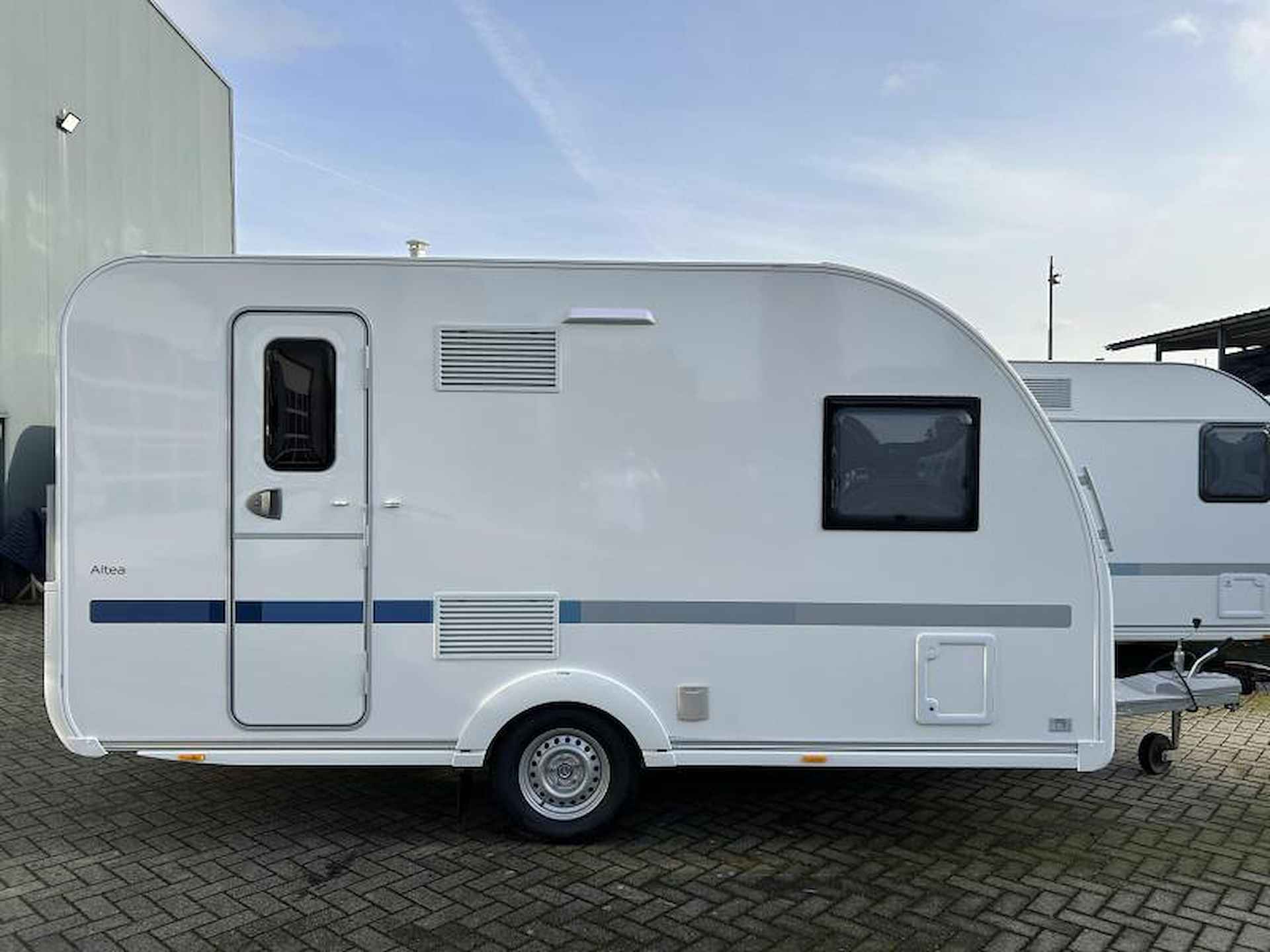 Adria Altea 402 PH COMPACTE CARAVAN! - 4/8