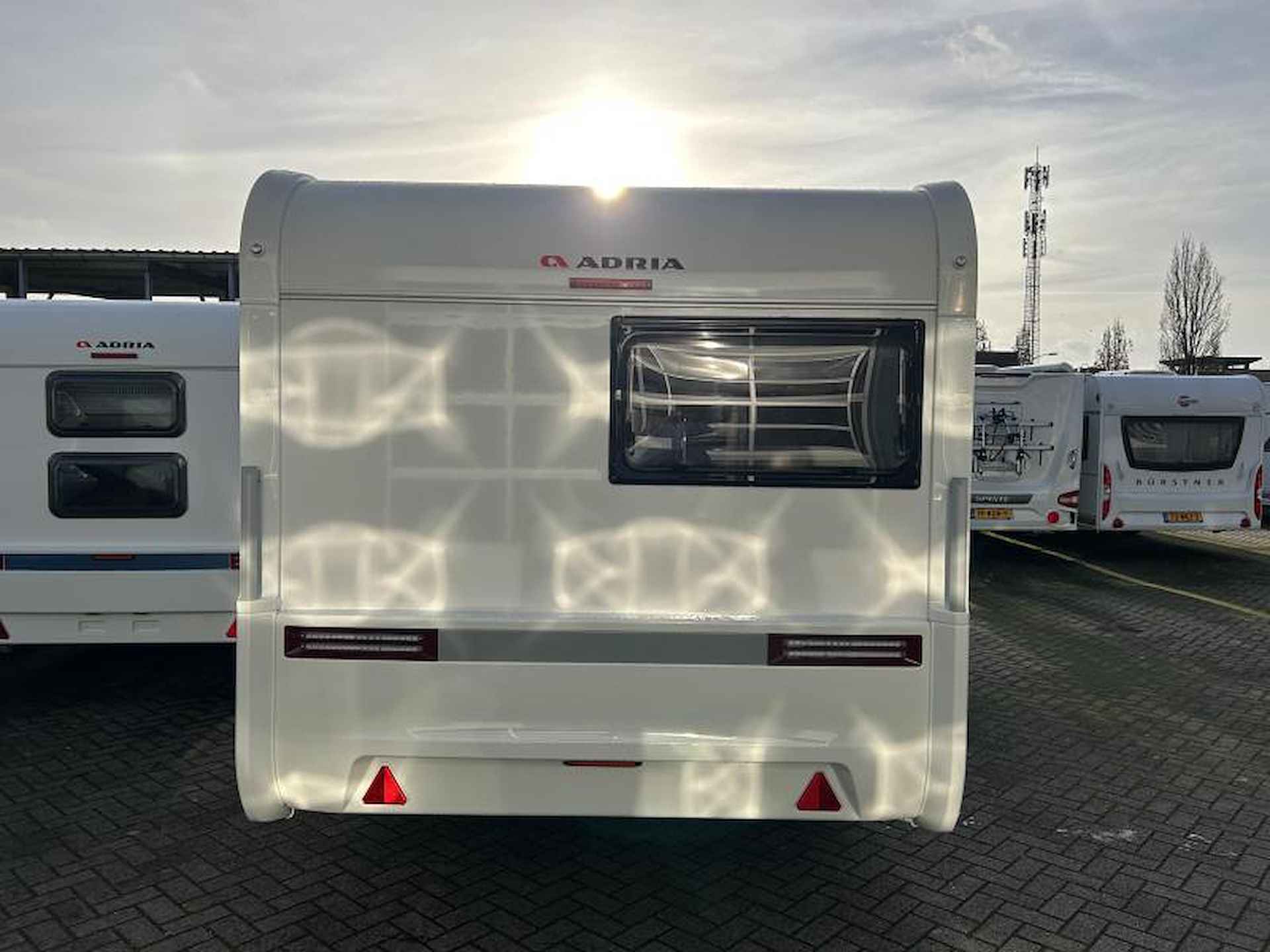 Adria Altea 402 PH COMPACTE CARAVAN! - 6/8