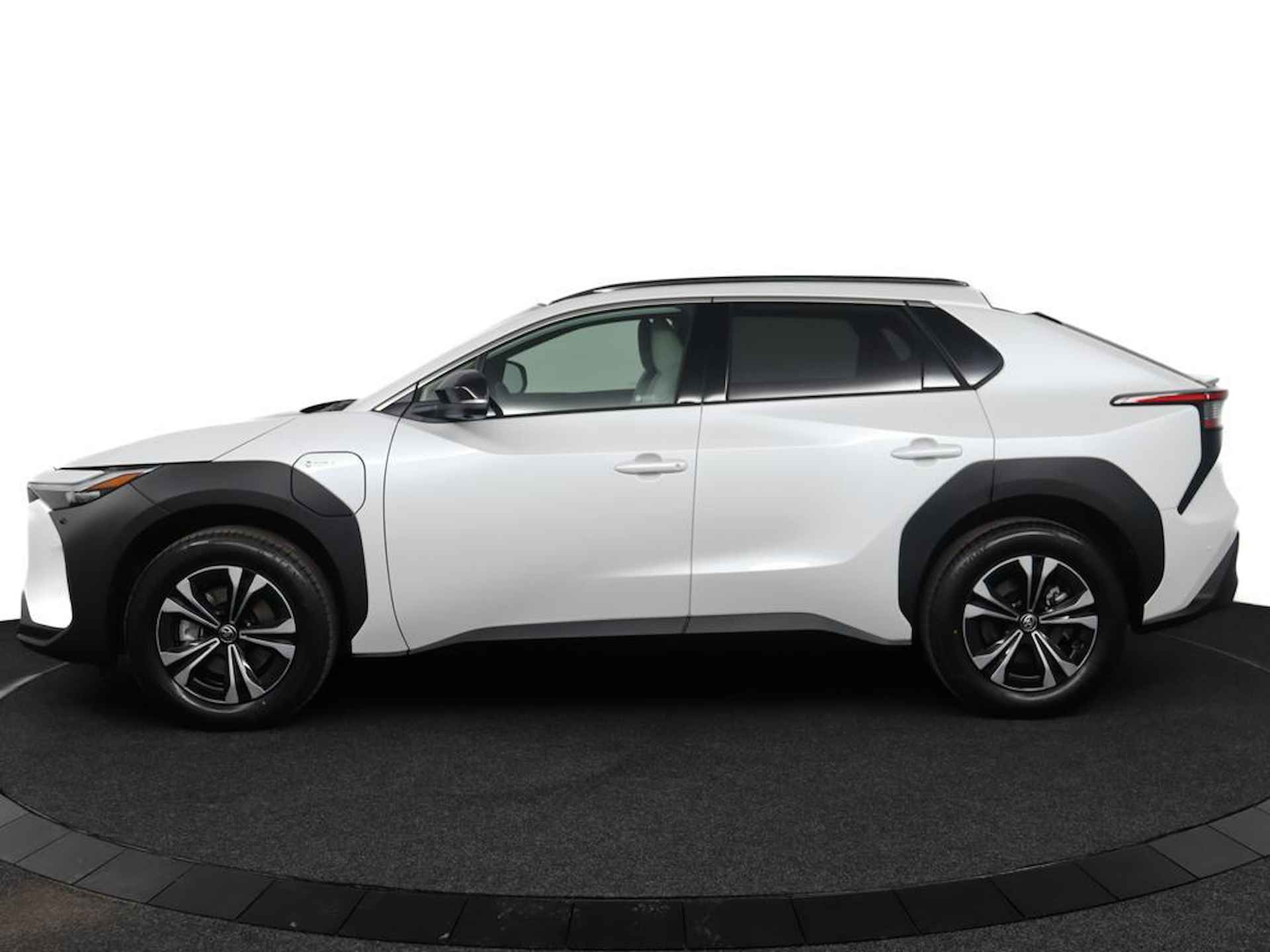 Toyota bZ4X Premium 71 kWh | Nieuw uit voorraad leverbaar! | 10 jaar fabrieksgarantie! | - 3/88