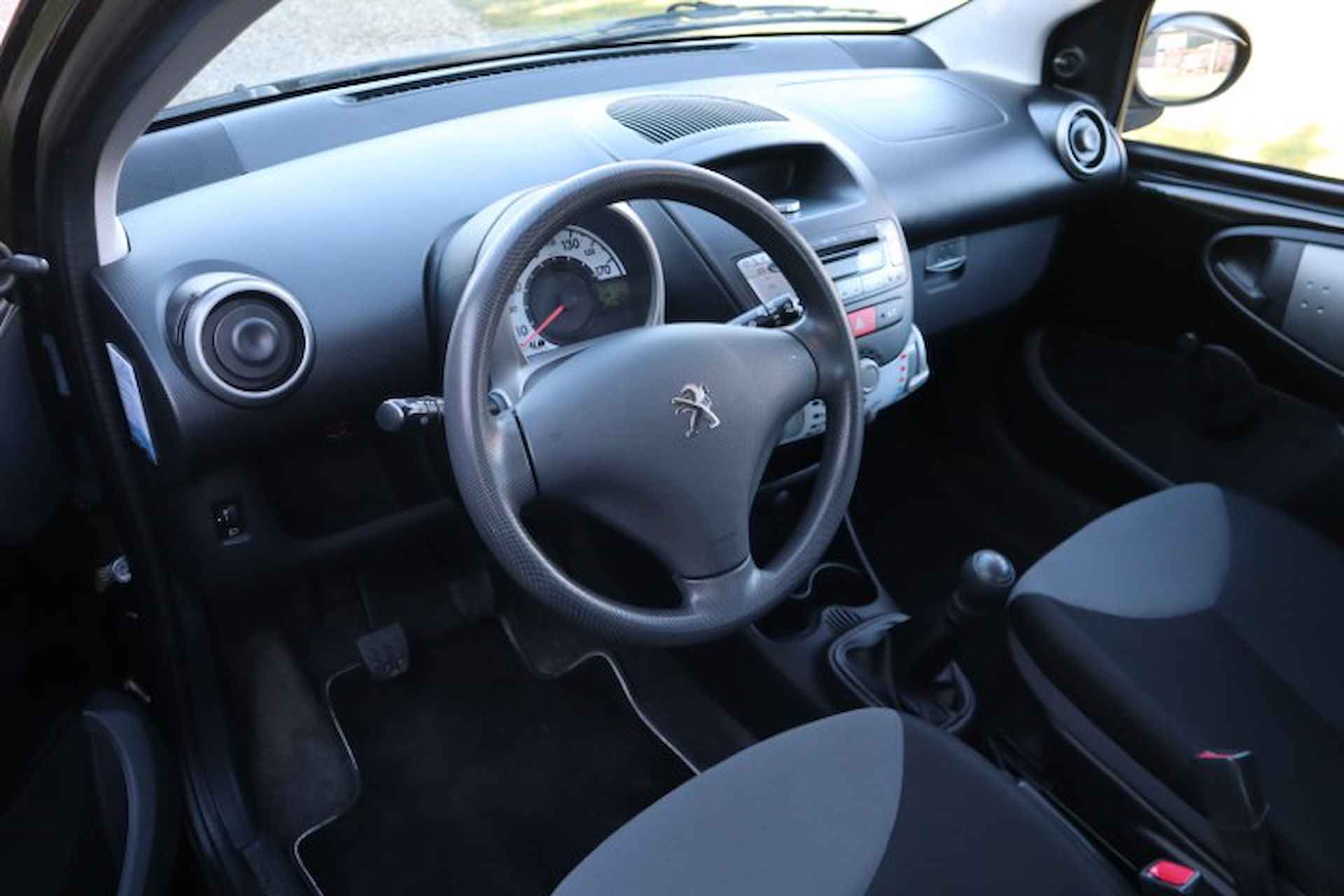 Peugeot 107 1.0 Access Accent 5 Drs. NL, Boekjes, BLACK BEAUTY .. ZEER BETROUWBAAR en LEKKER ZUINIG .. - 22/38