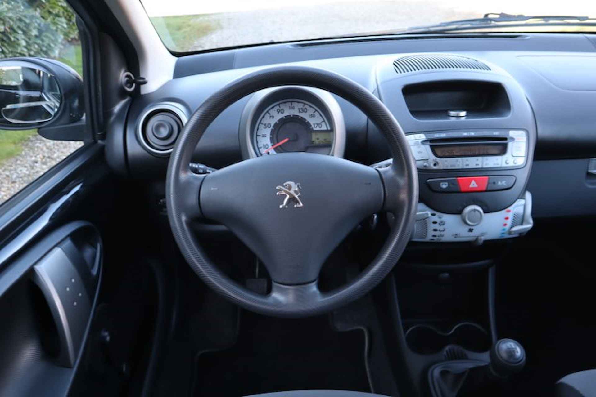 Peugeot 107 1.0 Access Accent 5 Drs. NL, Boekjes, BLACK BEAUTY .. ZEER BETROUWBAAR en LEKKER ZUINIG .. - 23/38