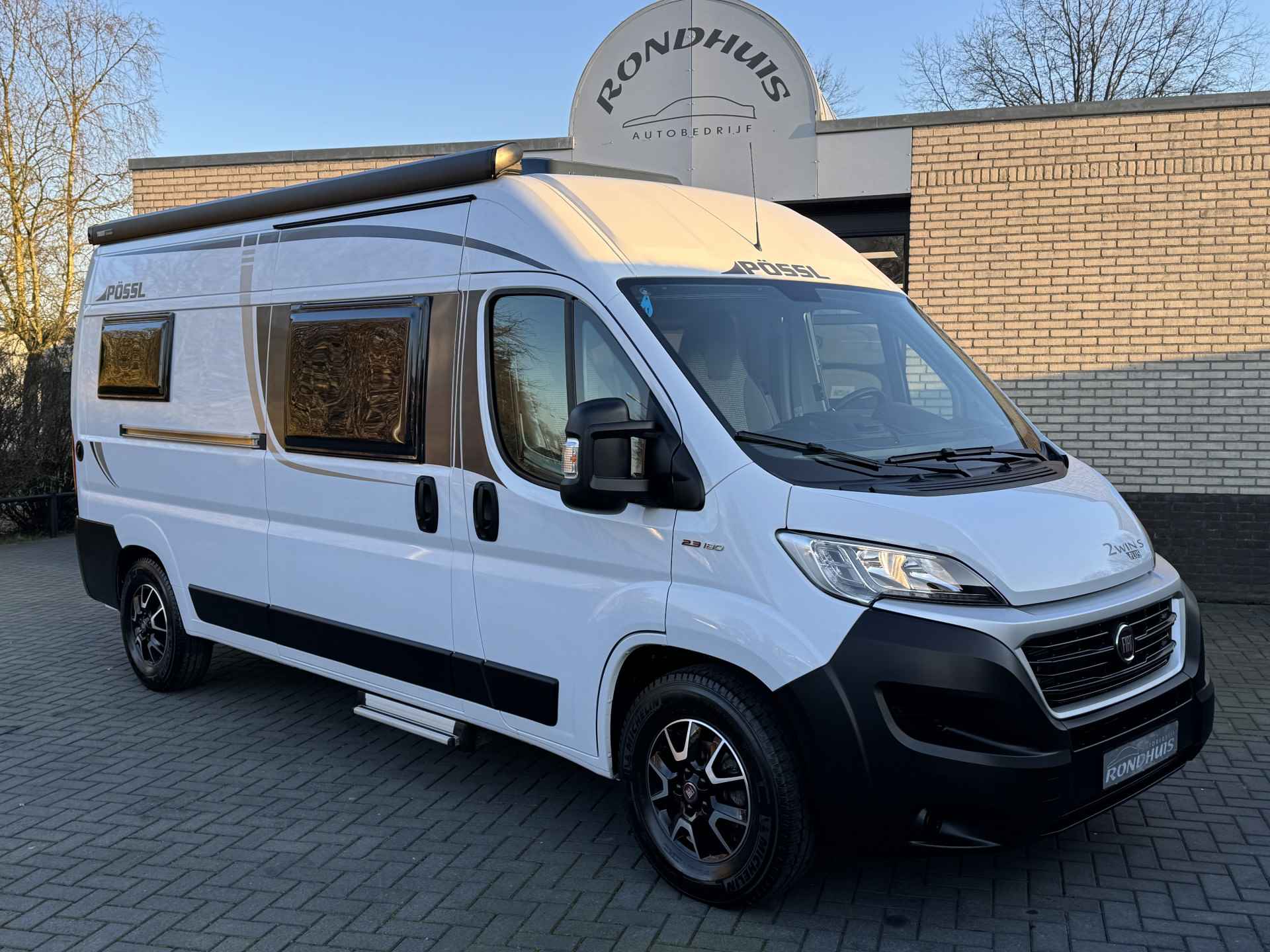 Pössl 2Win S Plus 600 D-Line 180 pk AUTOMAAT 9-Traps Euro6 Fiat Ducato **Slechts 6 meter/Groot dwarsbed/4 zitplaatsen/Luifel/Zonnepane - 2/69