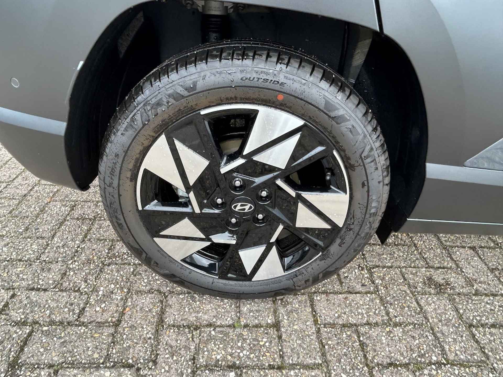 Hyundai Kona 1.6 GDI HEV Premium - 7/23