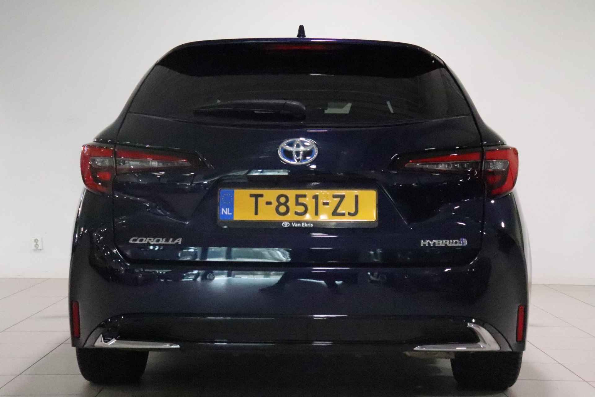 Toyota Corolla Touring Sports 1.8 Hybrid First Edition, NAVI, 1e Eigenaar, Camera, Draadloos opladen, Apple Carplay / Android Auto! - 4/38