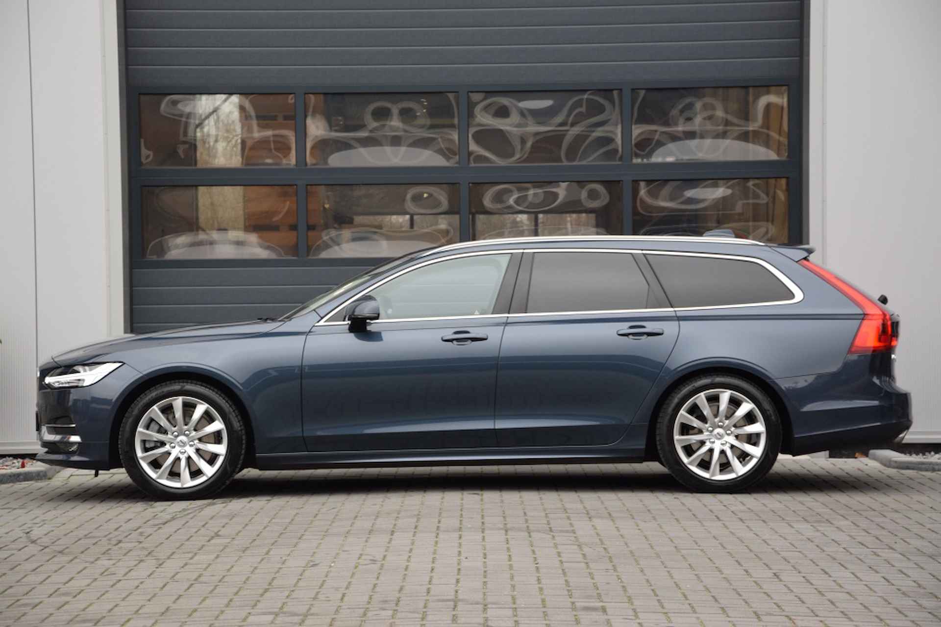 Volvo V90 2.0 T4 Inscription - 2/26