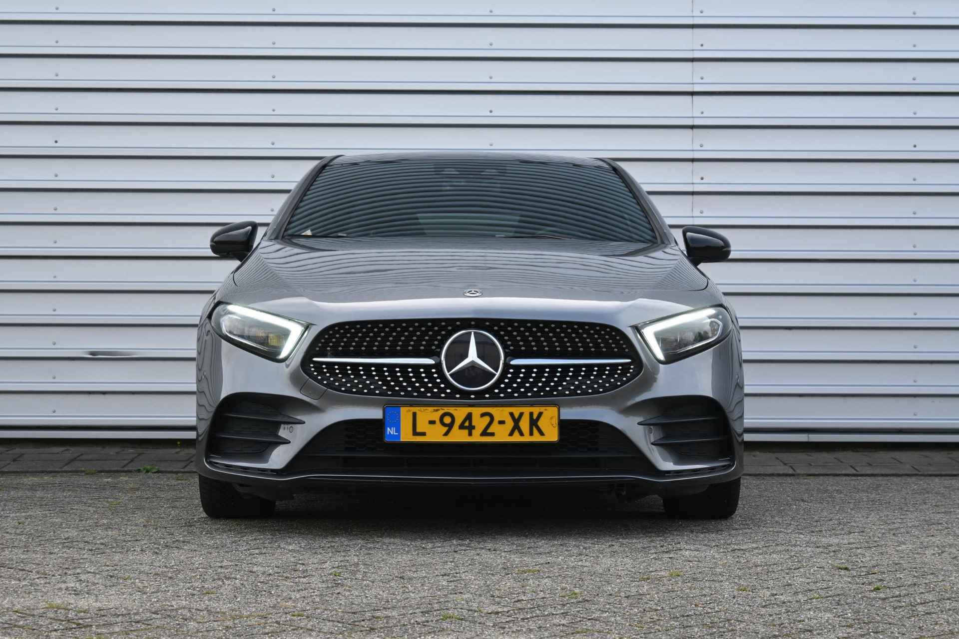 Mercedes-Benz A-klasse 220 d Premium Plus | Navigatie | Wide Screen | Lederen bekleding | Stoelverwarming | BOMVOL!! - 2/33