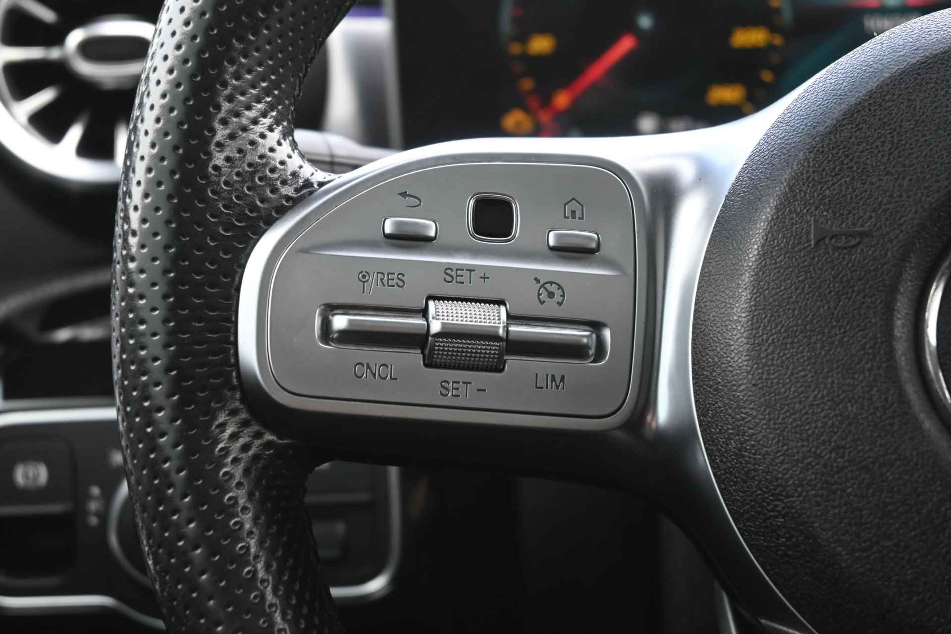 Mercedes-Benz A-klasse 220 d Premium Plus | Navigatie | Wide Screen | Lederen bekleding | Stoelverwarming | BOMVOL!! - 14/33