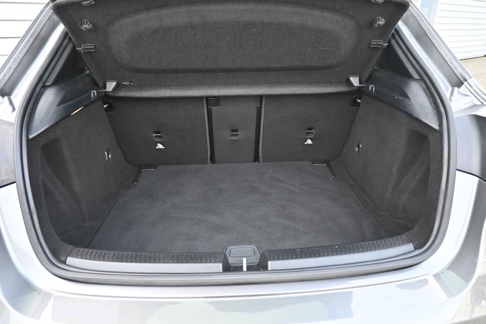 Mercedes-Benz A-klasse 220 d Premium Plus | Navigatie | Wide Screen | Lederen bekleding | Stoelverwarming | BOMVOL!! - 31/33