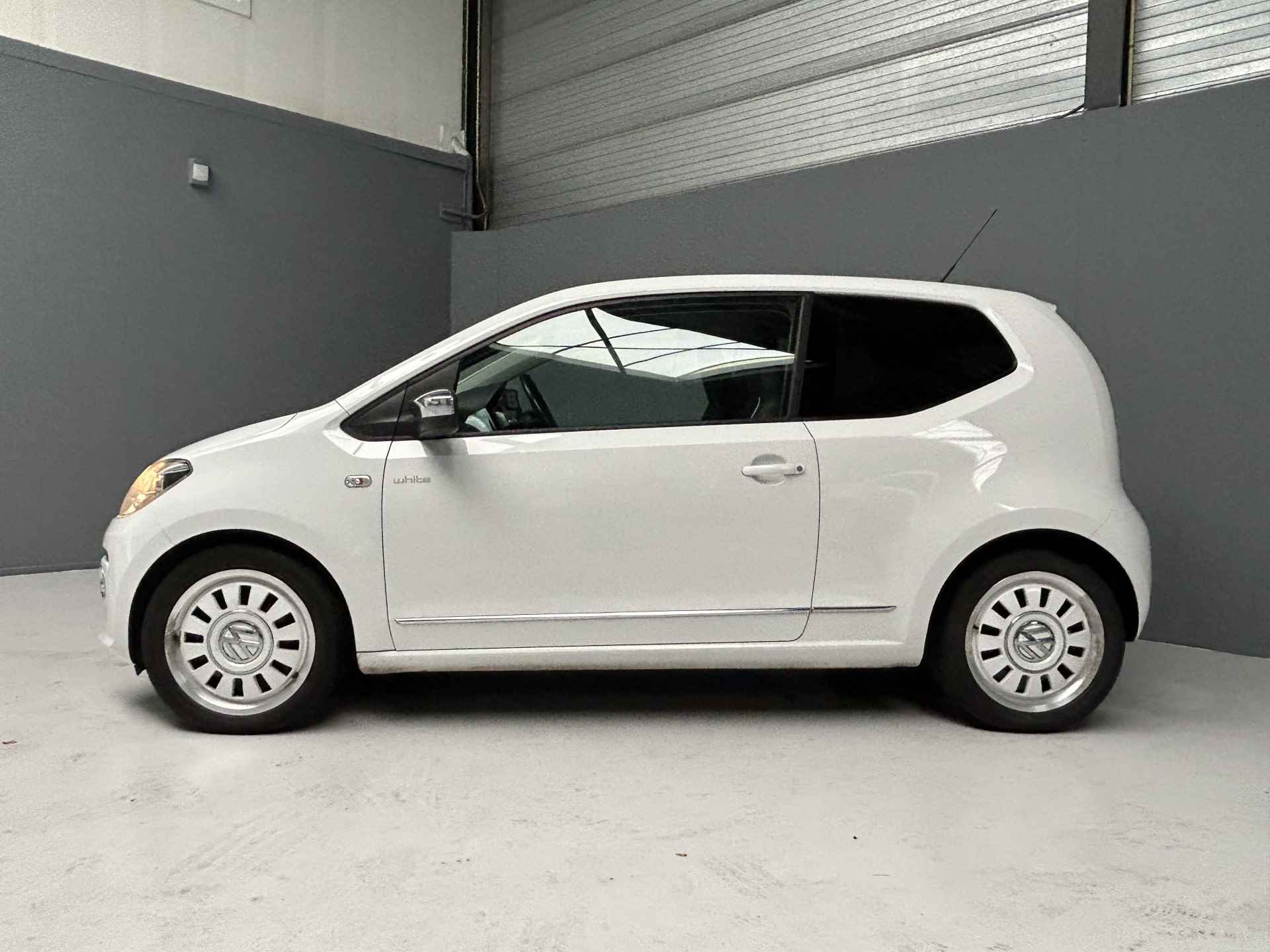 Volkswagen up! 1.0 high up! White Up 75pk|Leder|Navi|Cruise|PDC - 6/30