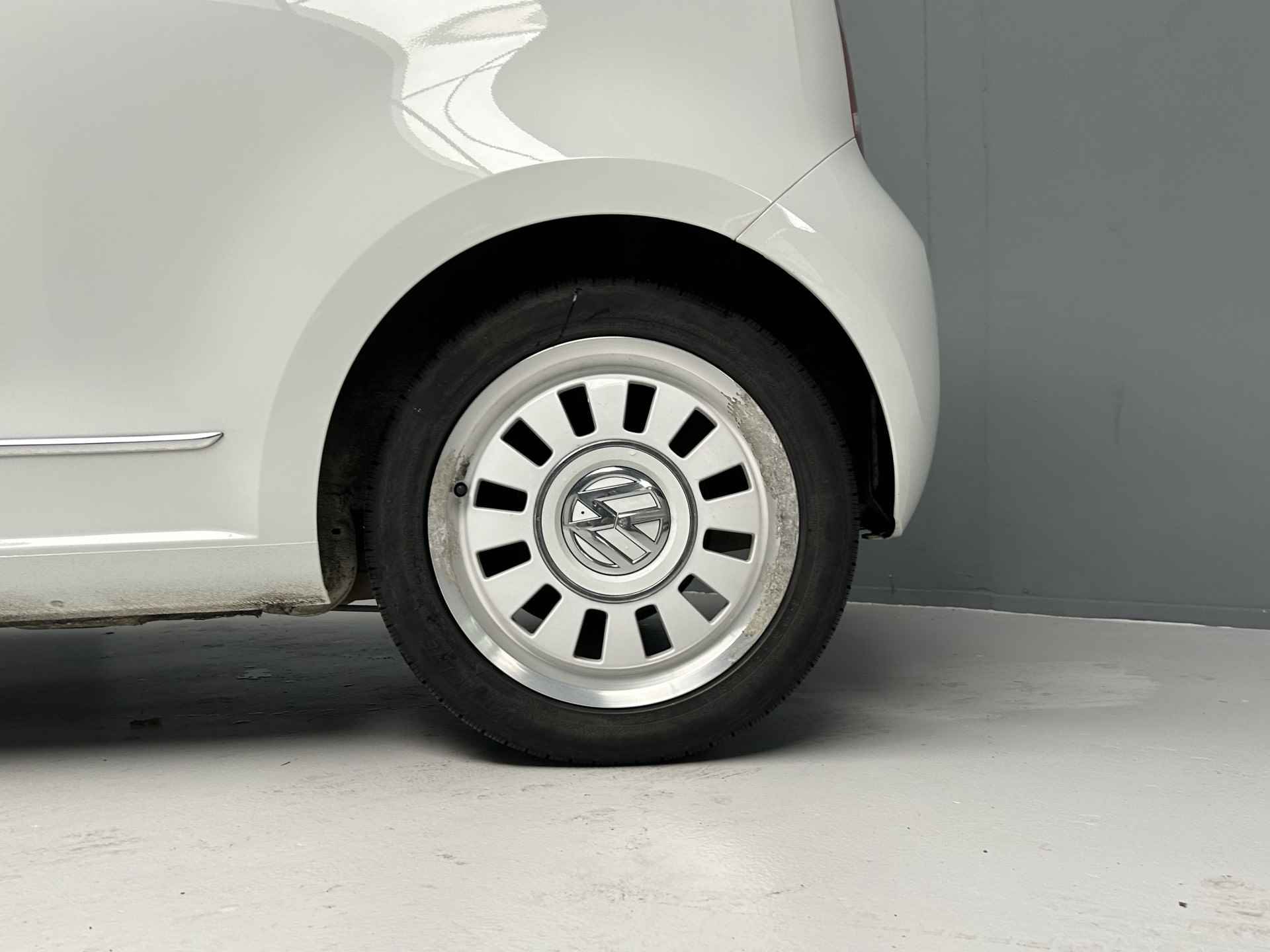 Volkswagen up! 1.0 high up! White Up 75pk|Leder|Navi|Cruise|PDC - 11/30