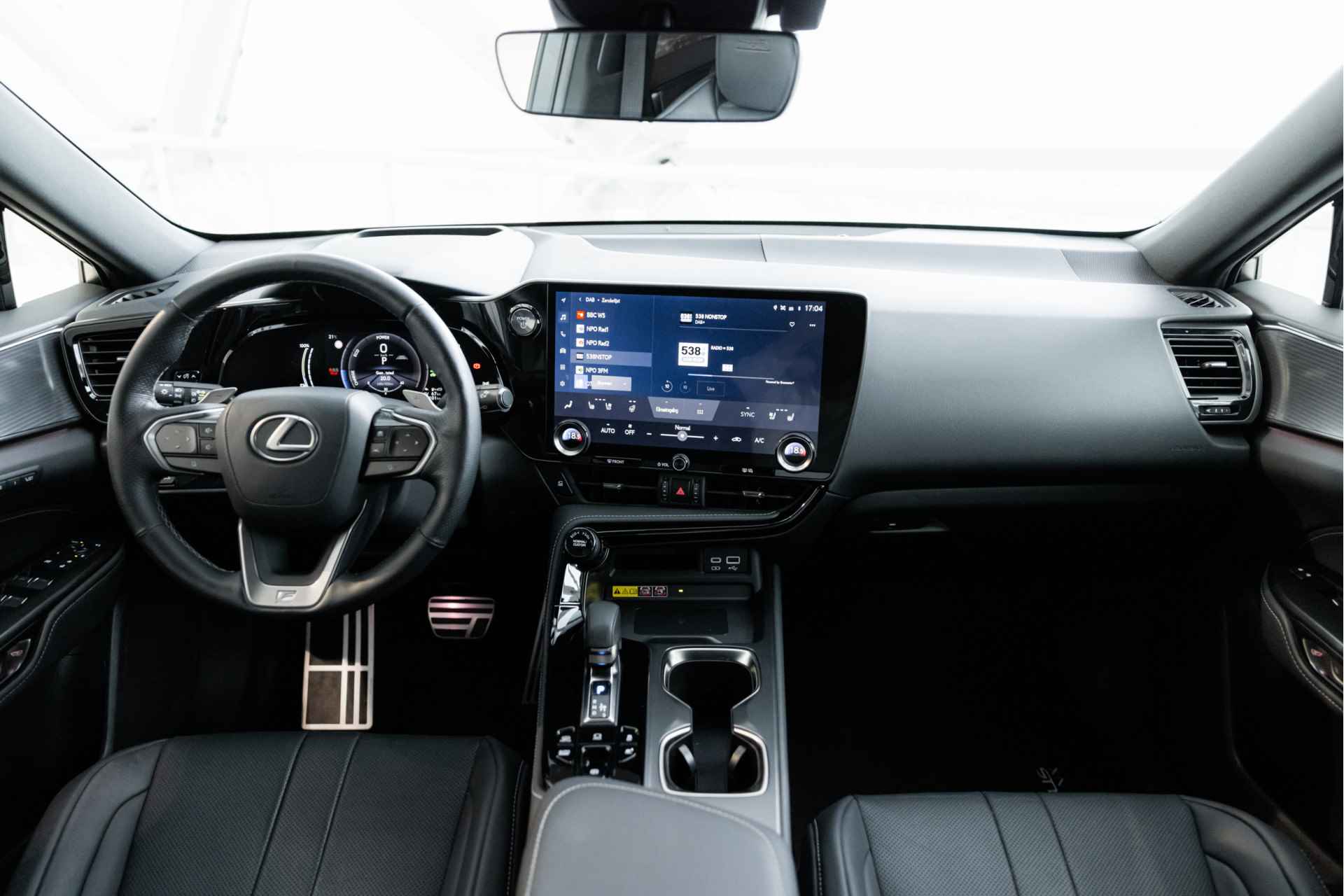 Lexus NX 450h+ AWD F Sport Line | Apple Carplay | Stoelverwarming & verkoeling | Panoramic View | - 6/58