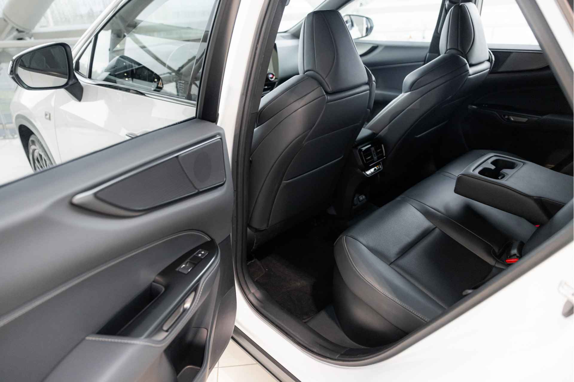 Lexus NX 450h+ AWD F Sport Line | Apple Carplay | Stoelverwarming & verkoeling | Panoramic View | - 18/58