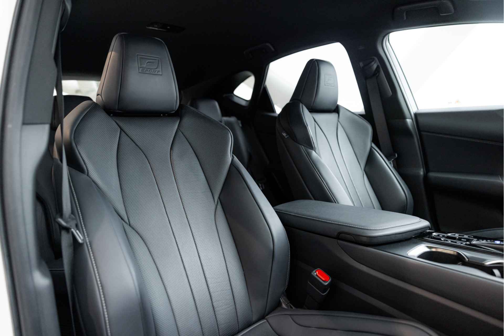 Lexus NX 450h+ AWD F Sport Line | Apple Carplay | Stoelverwarming & verkoeling | Panoramic View | - 25/58