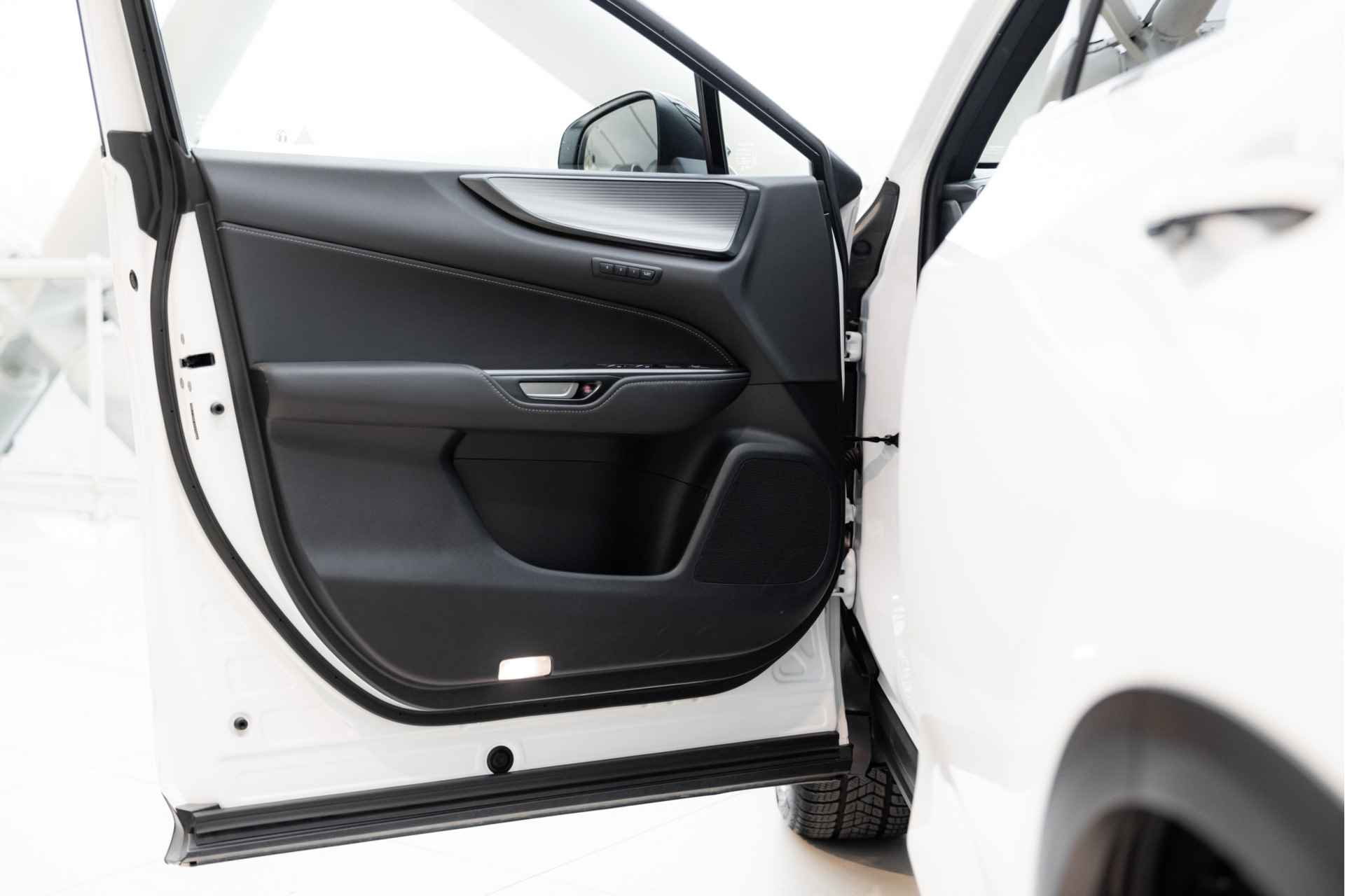 Lexus NX 450h+ AWD F Sport Line | Apple Carplay | Stoelverwarming & verkoeling | Panoramic View | - 27/58