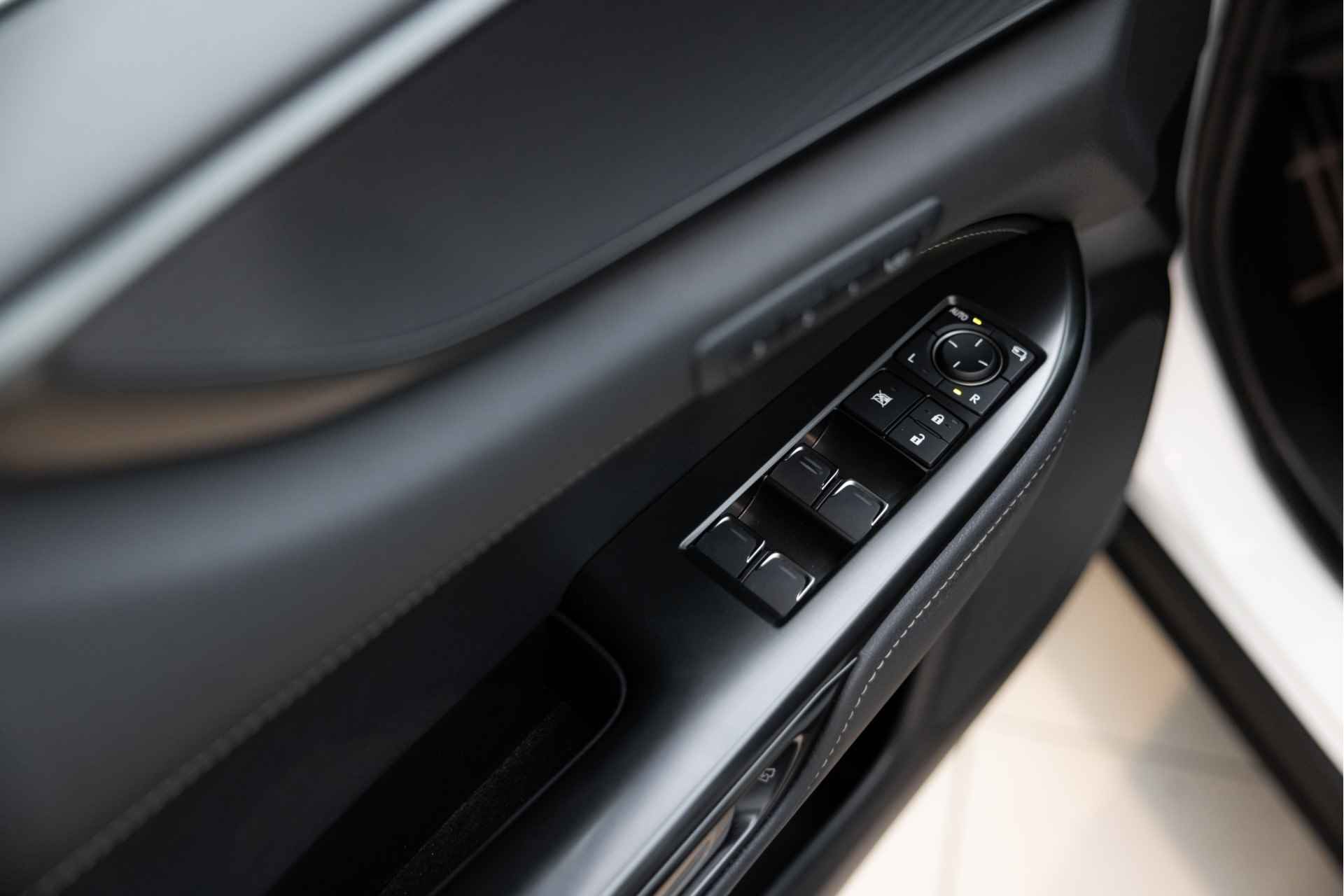 Lexus NX 450h+ AWD F Sport Line | Apple Carplay | Stoelverwarming & verkoeling | Panoramic View | - 28/58