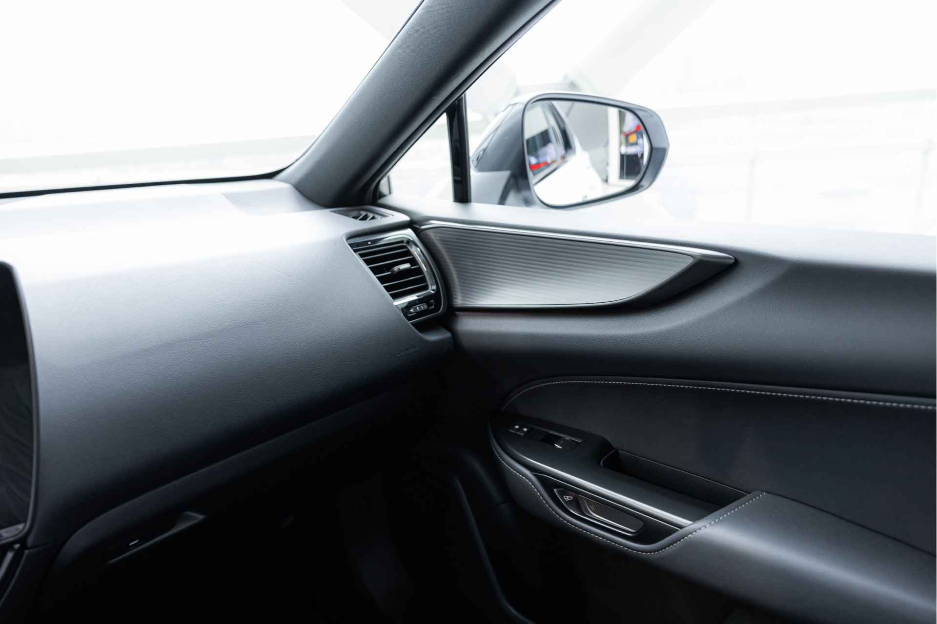 Lexus NX 450h+ AWD F Sport Line | Apple Carplay | Stoelverwarming & verkoeling | Panoramic View | - 32/58