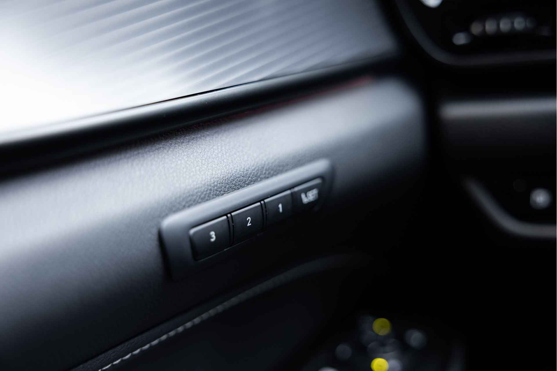 Lexus NX 450h+ AWD F Sport Line | Apple Carplay | Stoelverwarming & verkoeling | Panoramic View | - 34/58