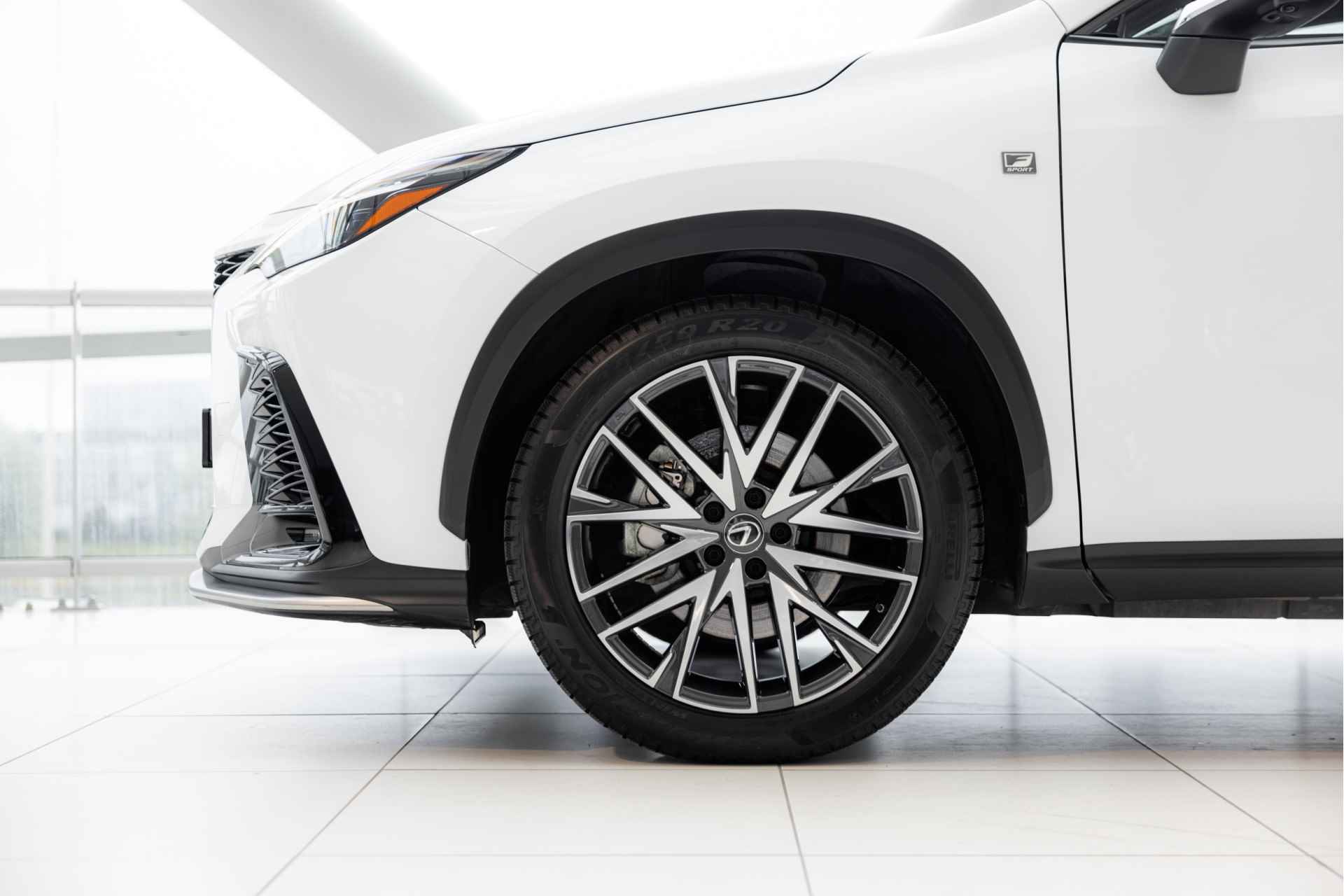 Lexus NX 450h+ AWD F Sport Line | Apple Carplay | Stoelverwarming & verkoeling | Panoramic View | - 44/58