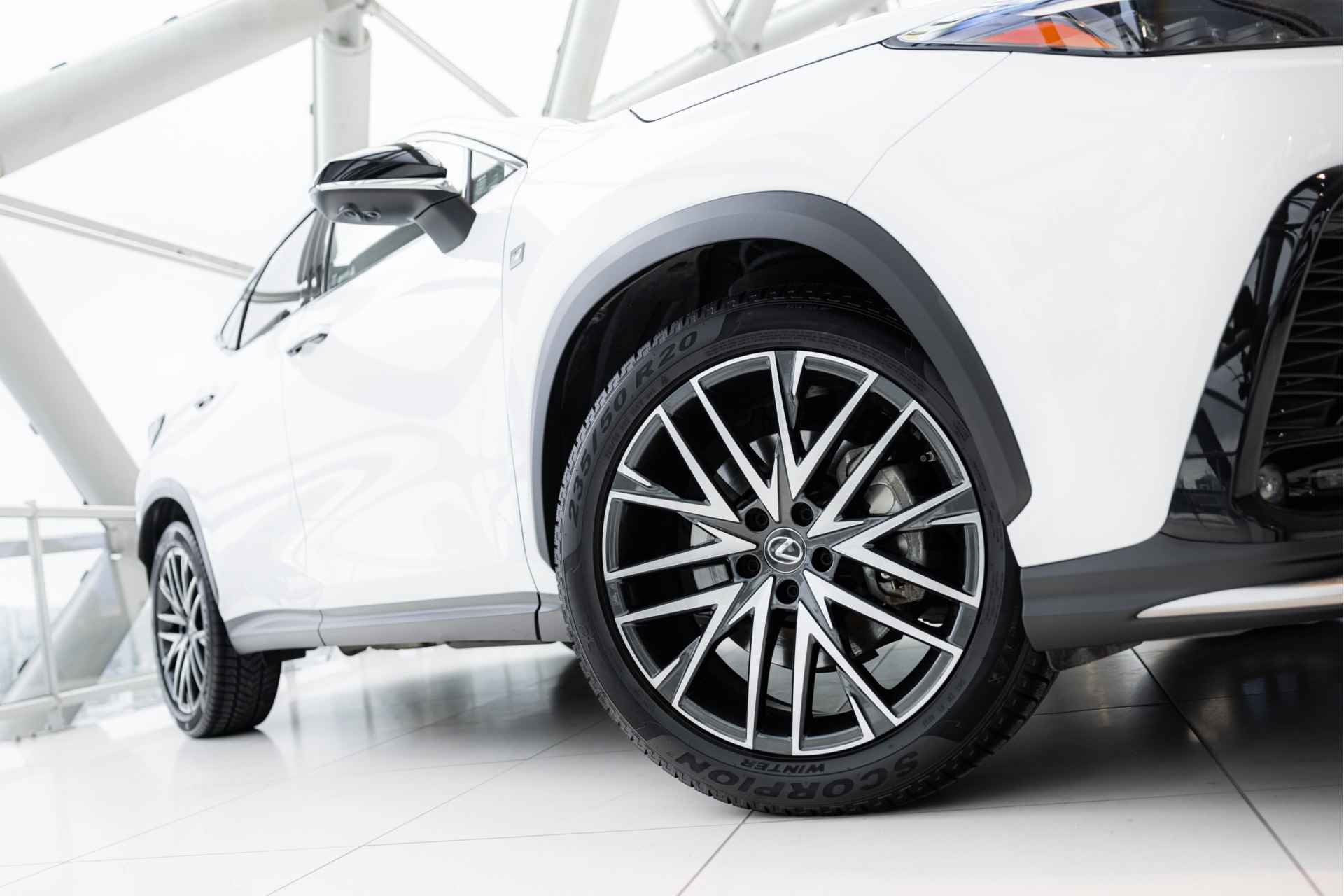 Lexus NX 450h+ AWD F Sport Line | Apple Carplay | Stoelverwarming & verkoeling | Panoramic View | - 50/58
