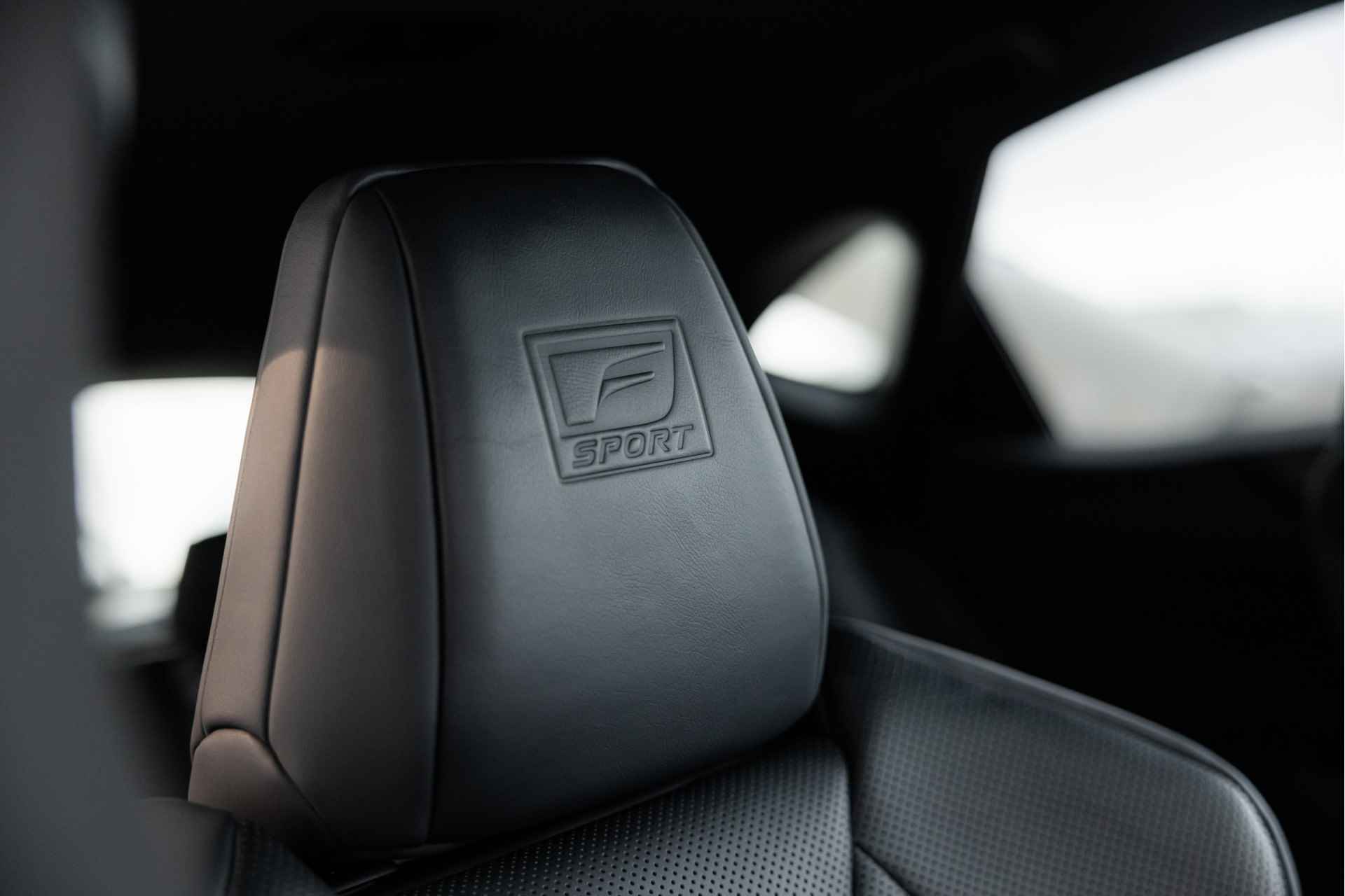 Lexus NX 450h+ AWD F Sport Line | Apple Carplay | Stoelverwarming & verkoeling | Panoramic View | - 54/58