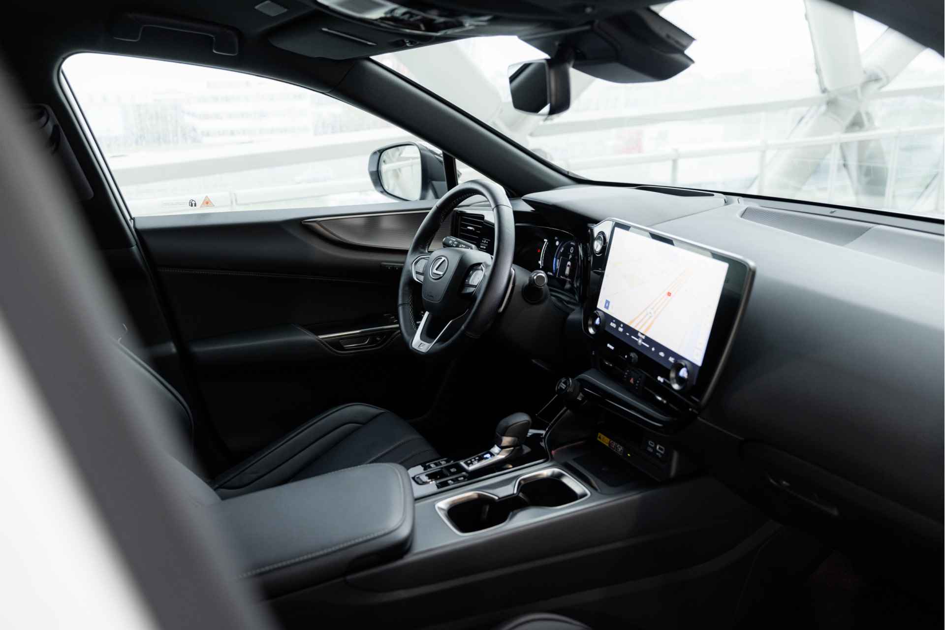 Lexus NX 450h+ AWD F Sport Line | Apple Carplay | Stoelverwarming & verkoeling | Panoramic View | - 56/58