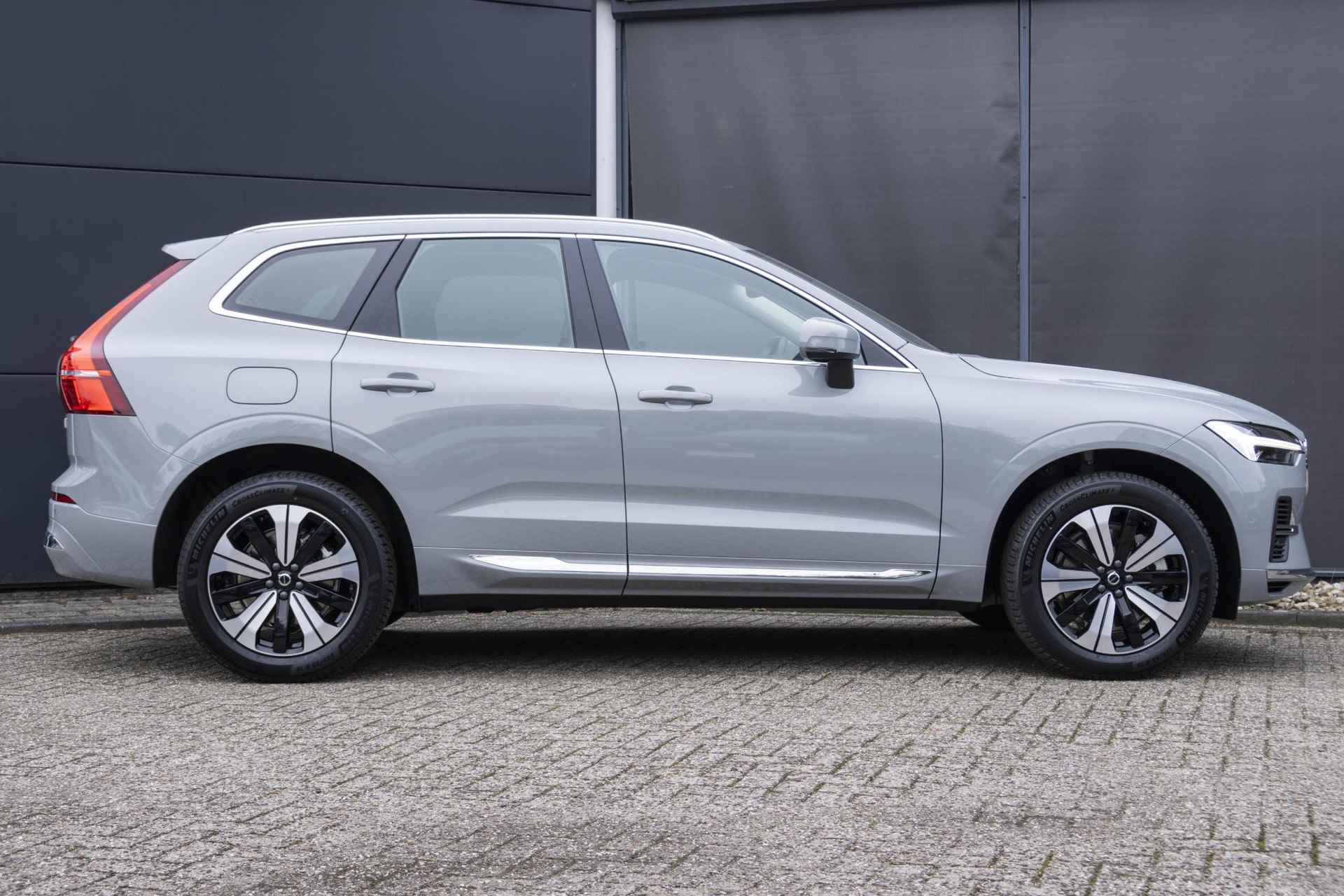 Volvo XC60 Recharge T6 AWD Essential Edition Bright Long Range | Panoramadak | Parkeercamera | Stoel- en stuurverwarming | Direct Leverbaar | Moritz Leder - 5/40