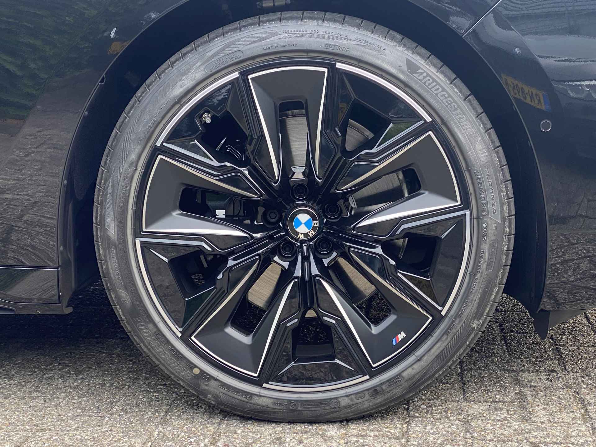 BMW 7 Serie 740d xDrive | M-Sport Pro | Kristal koplamp. | B&W | Panorama. Sky Lounge | Act. Steering | Trekhaak | Park. + Driv. Prof. | Stoelen multifunct. + massage + stoelvent. voor/achter | Gelaagd glas - 5/40