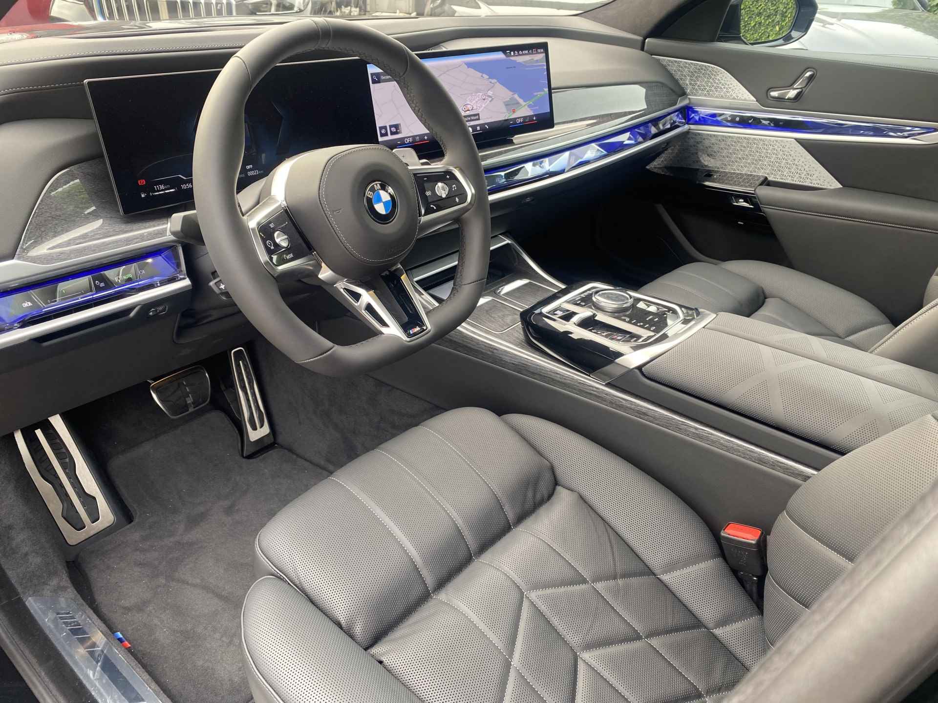 BMW 7 Serie 740d xDrive | M-Sport Pro | Kristal koplamp. | B&W | Panorama. Sky Lounge | Act. Steering | Trekhaak | Park. + Driv. Prof. | Stoelen multifunct. + massage + stoelvent. voor/achter | Gelaagd glas - 9/40