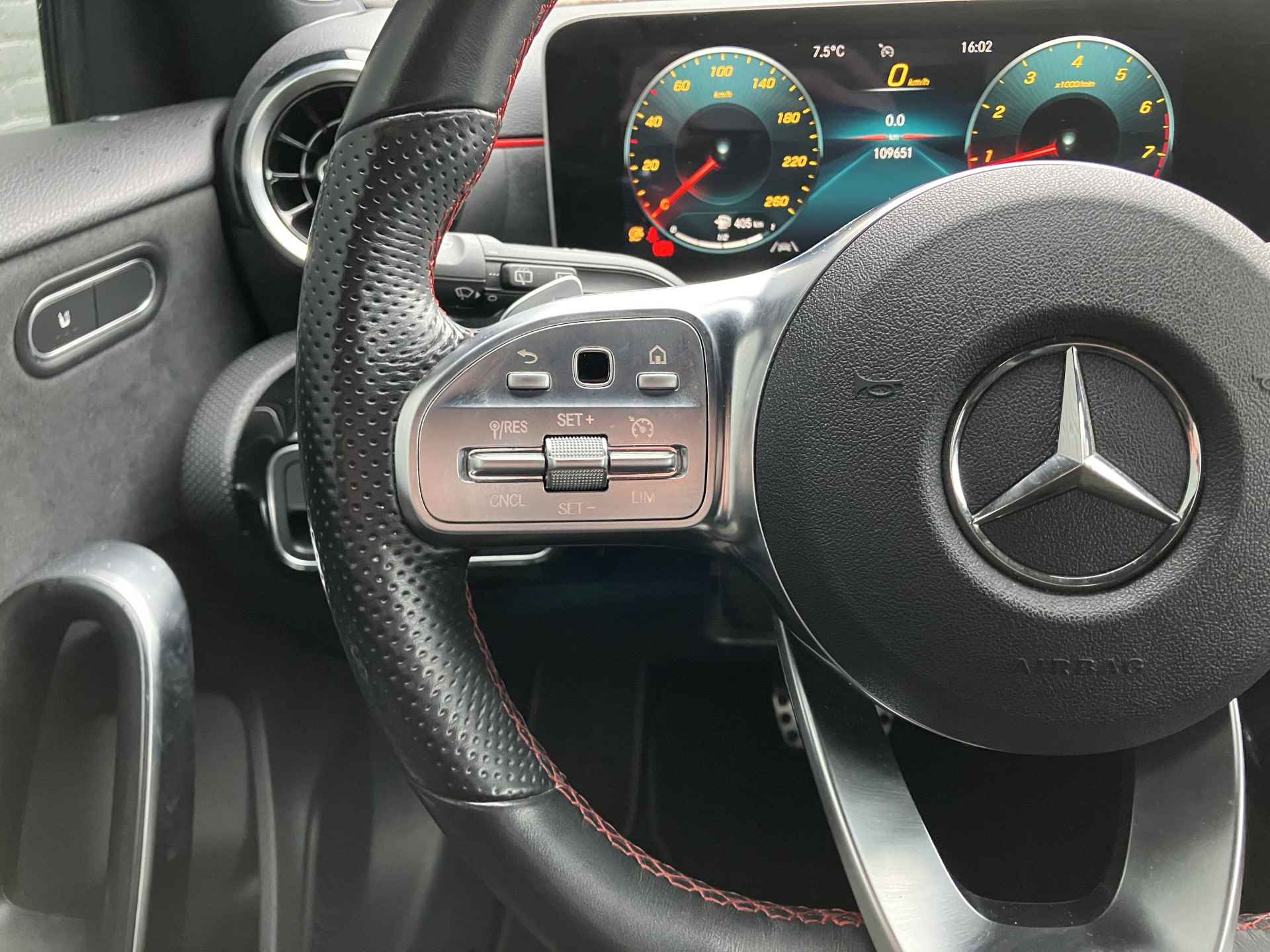 Mercedes-Benz A-Klasse 180 Business Solution AMG AUT. | 1e eigenaar | dealer onderhouden | apple carplay | camera | navigatie - 24/38