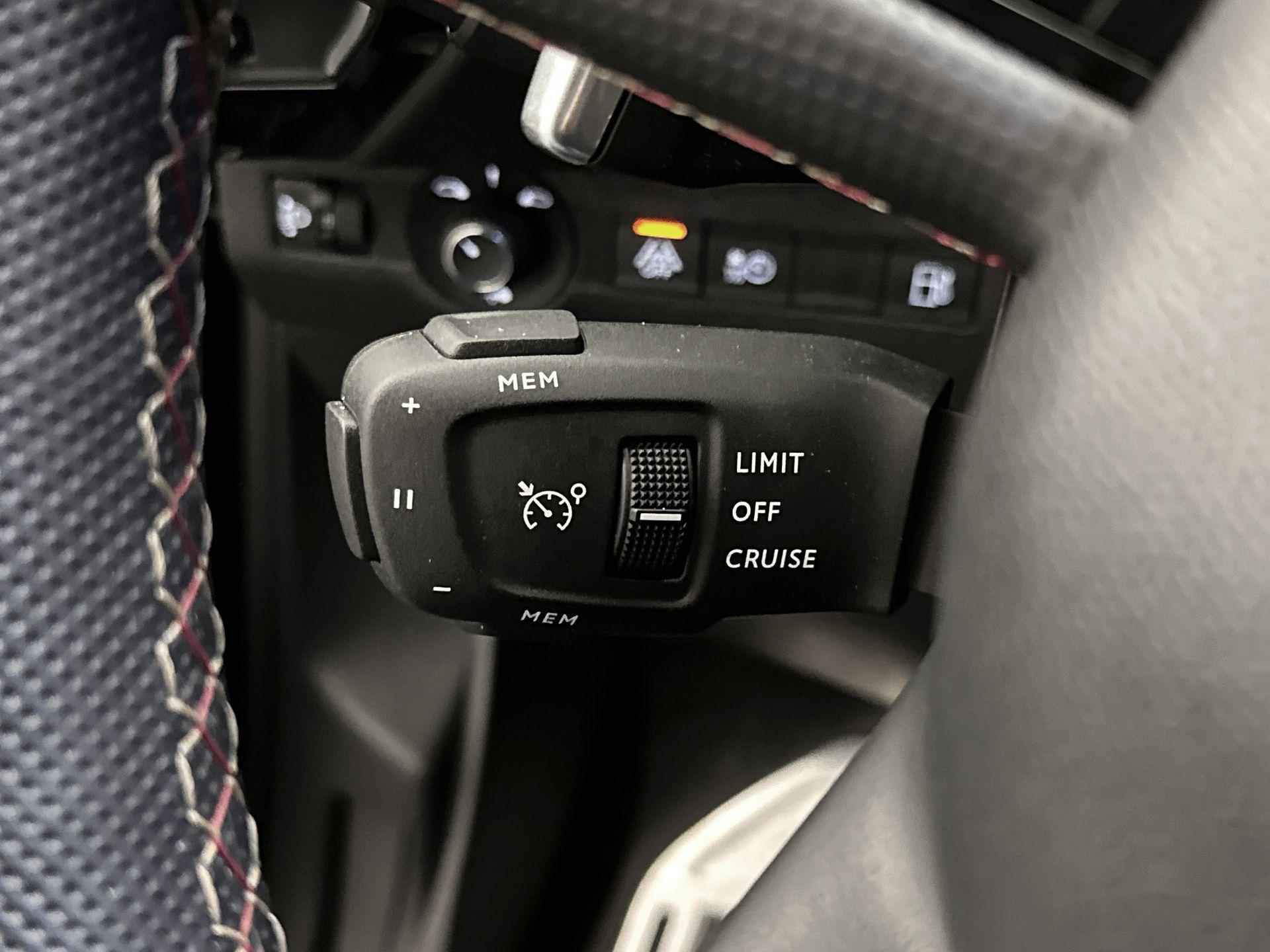 DS 7 Crossback SUV E-Tense Performance Line 225 pk Automaat | Navigatie | Achteruitrijcamera | Parkeersensoren Achter | Alcantara Bekleding | Keyless Start | Xenon Koplampen | Adaptief Demping Systeem | Climate Control | Apple Carplay/Android Auto | - 29/33