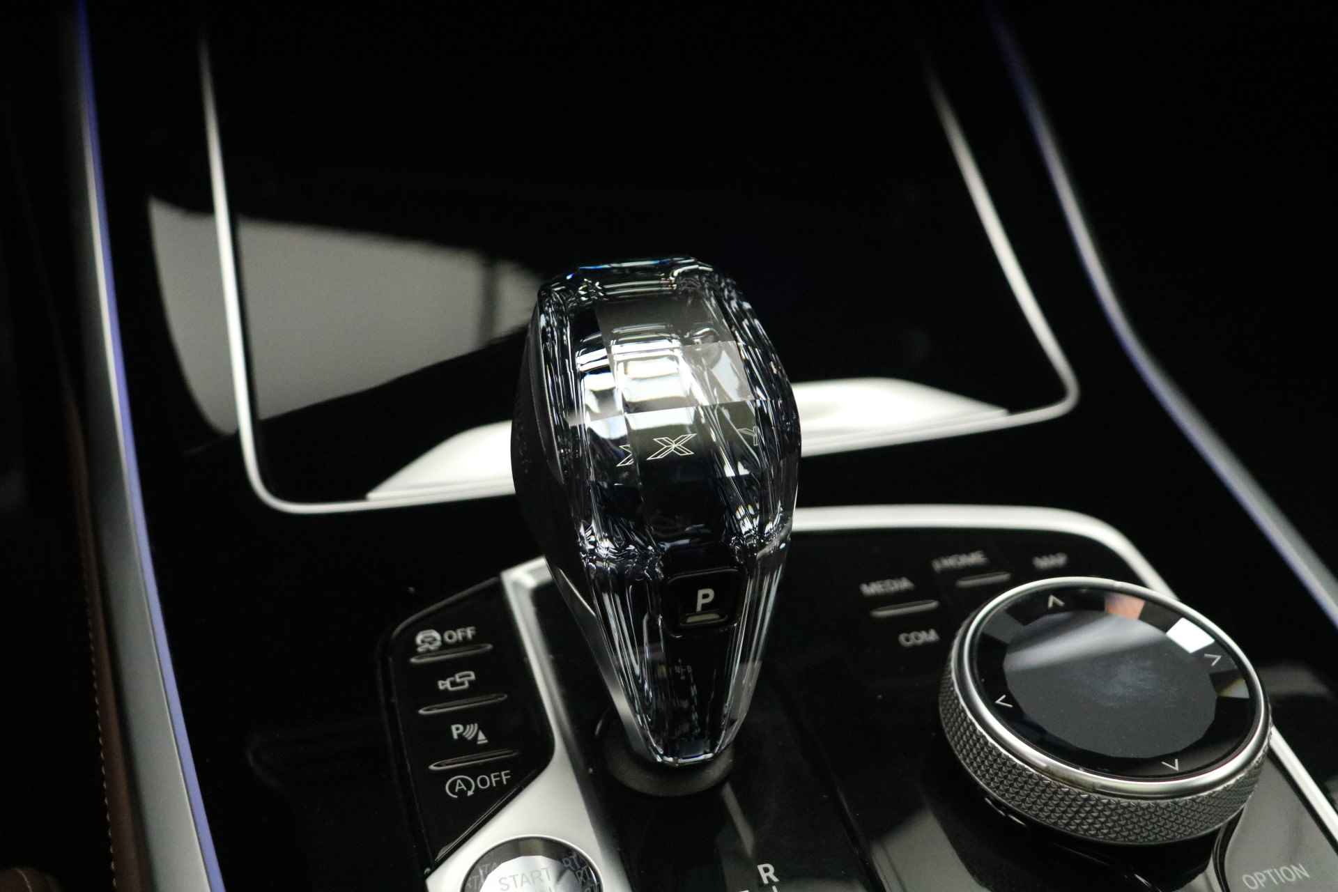 BMW X7 M50d High Executive Automaat / Panoramadak Sky Lounge / Trekhaak / Laserlicht / Active Steering / Stoelventilatie / Driving Assistant Professional / Soft Close / Harman Kardon - 20/30