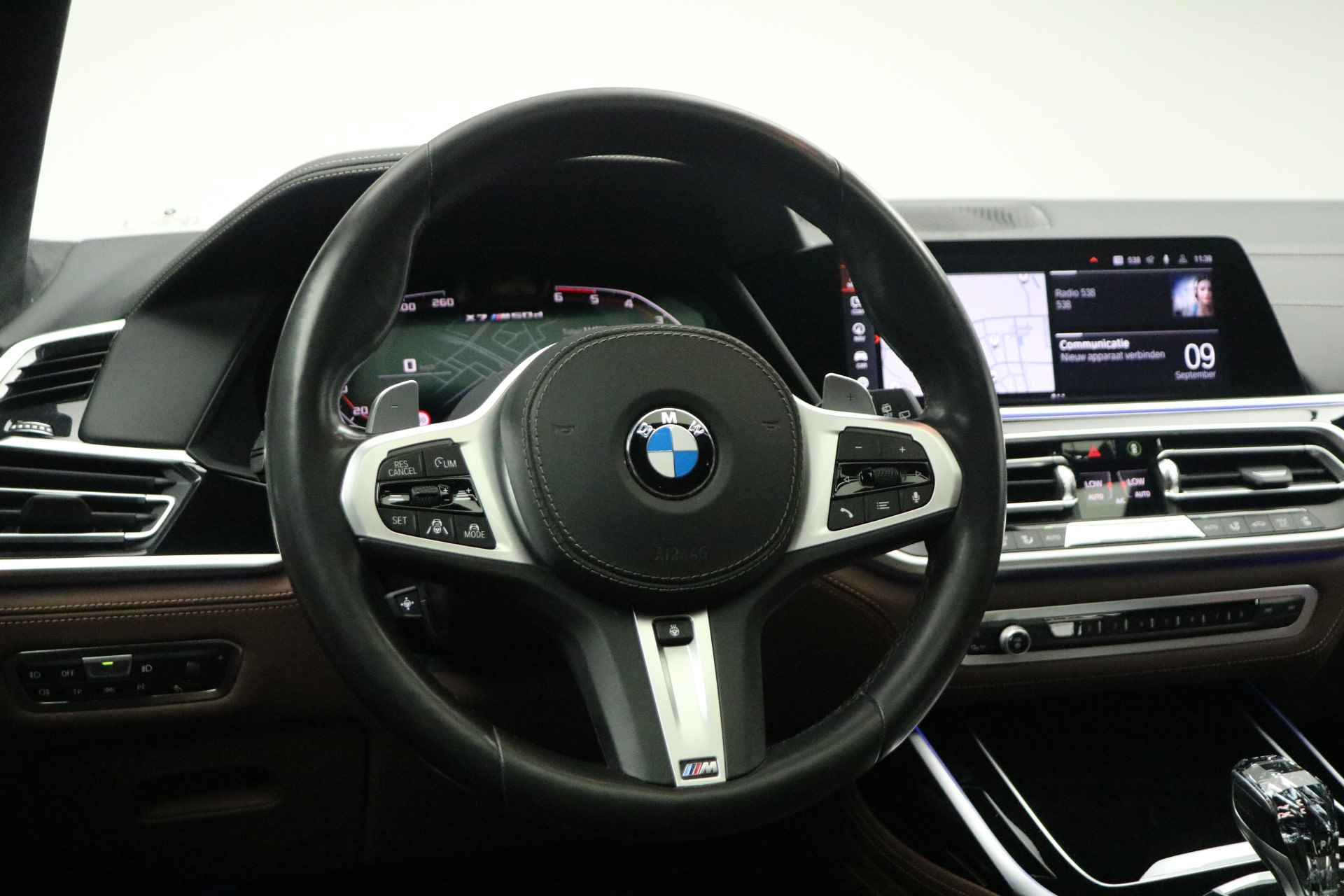 BMW X7 M50d High Executive Automaat / Panoramadak Sky Lounge / Trekhaak / Laserlicht / Active Steering / Stoelventilatie / Driving Assistant Professional / Soft Close / Harman Kardon - 26/30