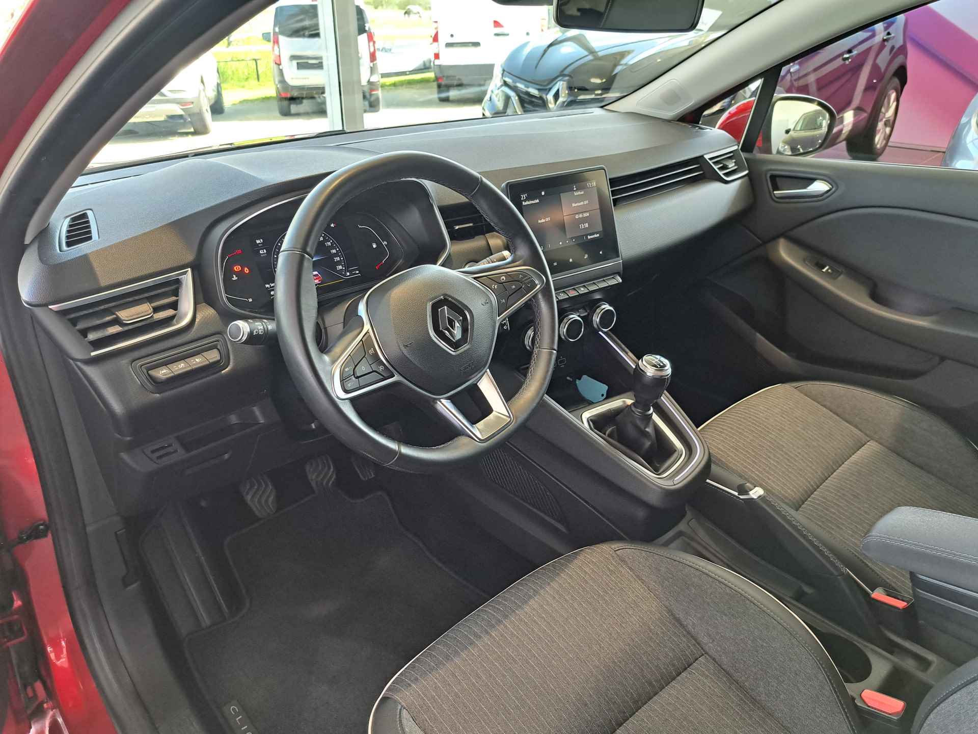 Renault Clio 1.0 TCe 100 Intens | 17" LM velgen | Cruise | Navigatie by App | Airco | incl. Bovag rijklaarpakket met 12 maanden garantie | - 3/21