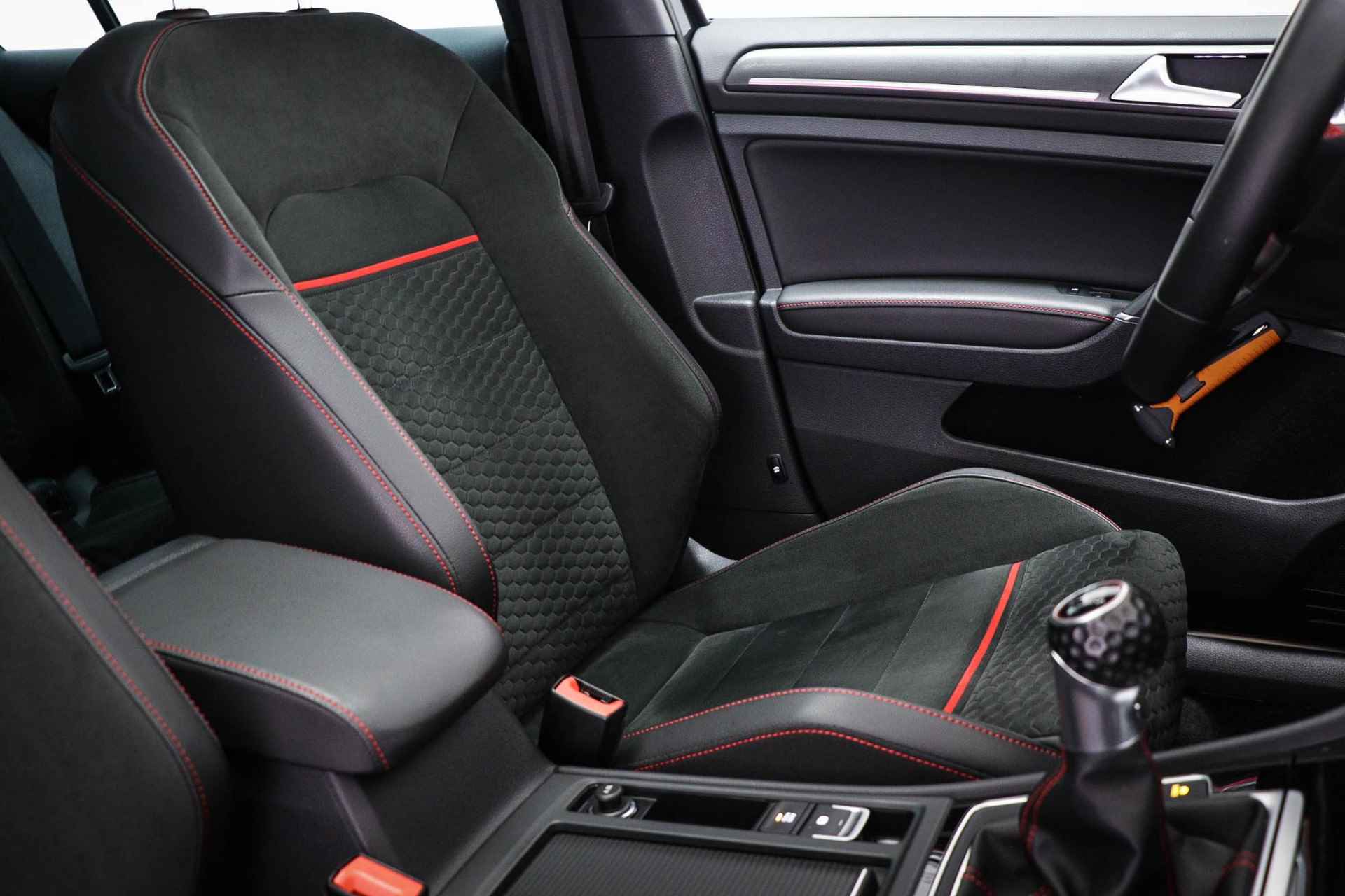 Volkswagen Golf 2.0 TSI GTI Performance | EXECUTIVE- PACK | PANORAMADAK | VIRTUAL COCKPIT | TREKHAAK | 19" - 6/67