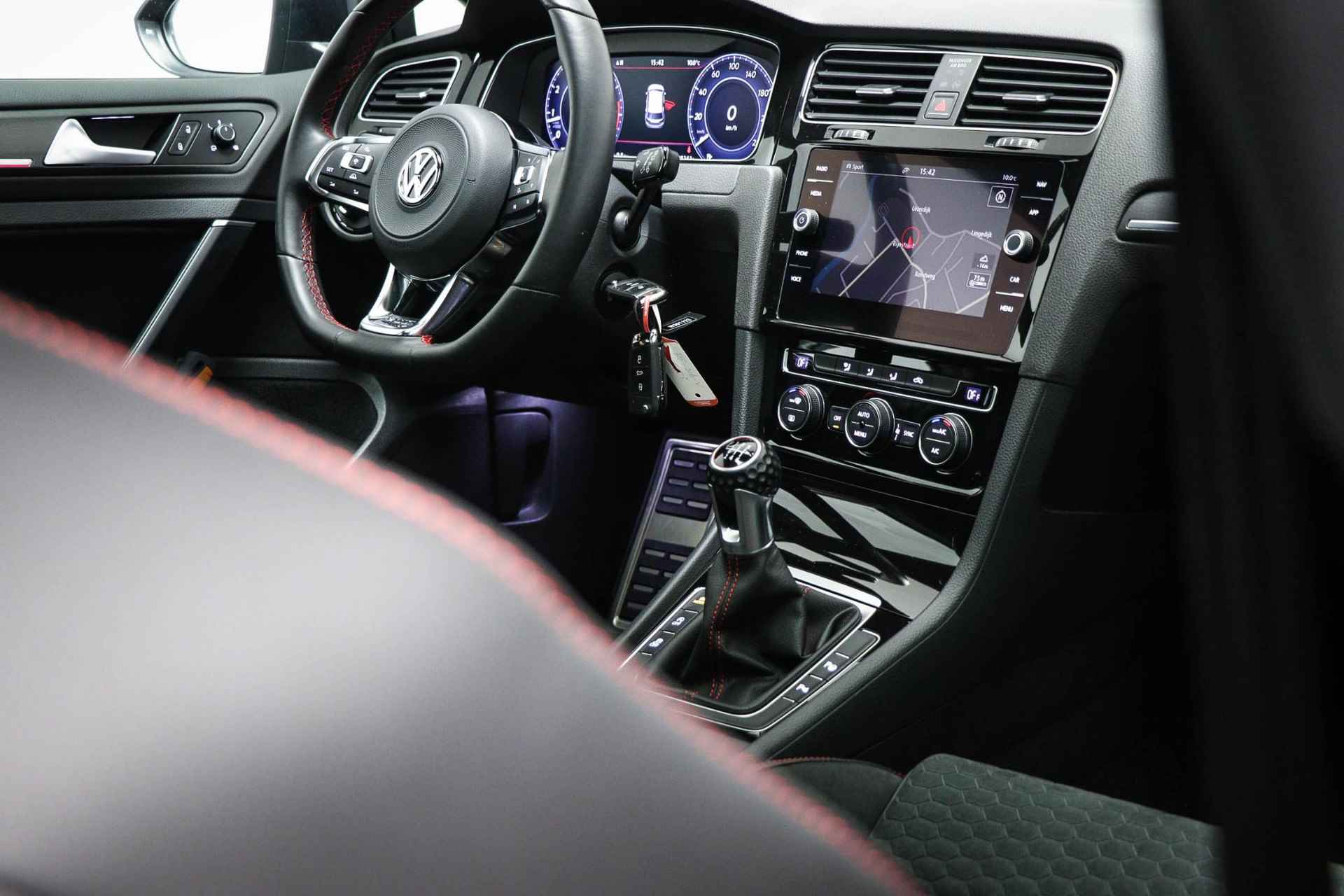 Volkswagen Golf 2.0 TSI GTI Performance | EXECUTIVE- PACK | PANORAMADAK | VIRTUAL COCKPIT | TREKHAAK | 19" - 9/67