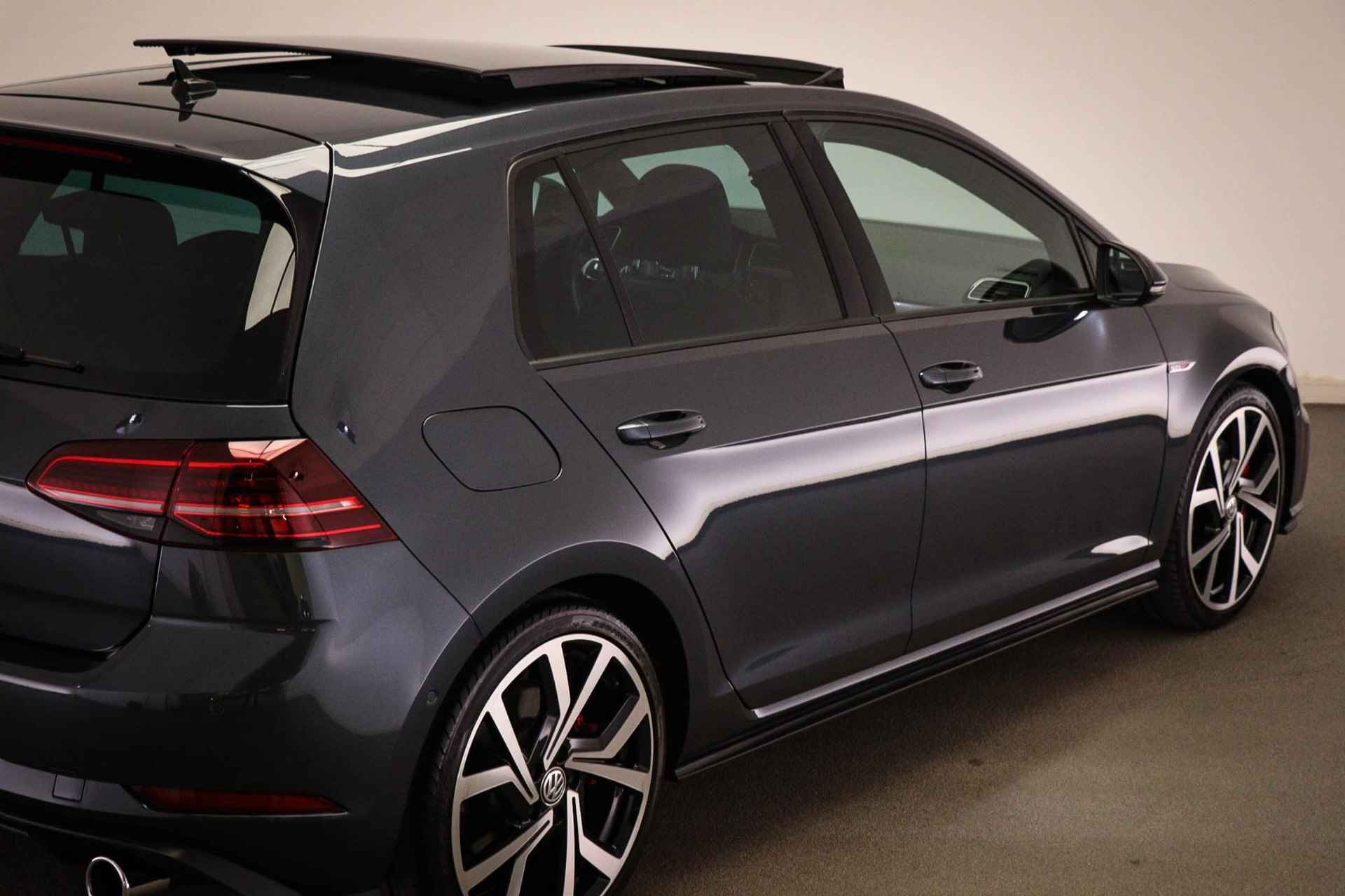 Volkswagen Golf 2.0 TSI GTI Performance | EXECUTIVE- PACK | PANORAMADAK | VIRTUAL COCKPIT | TREKHAAK | 19" - 22/67