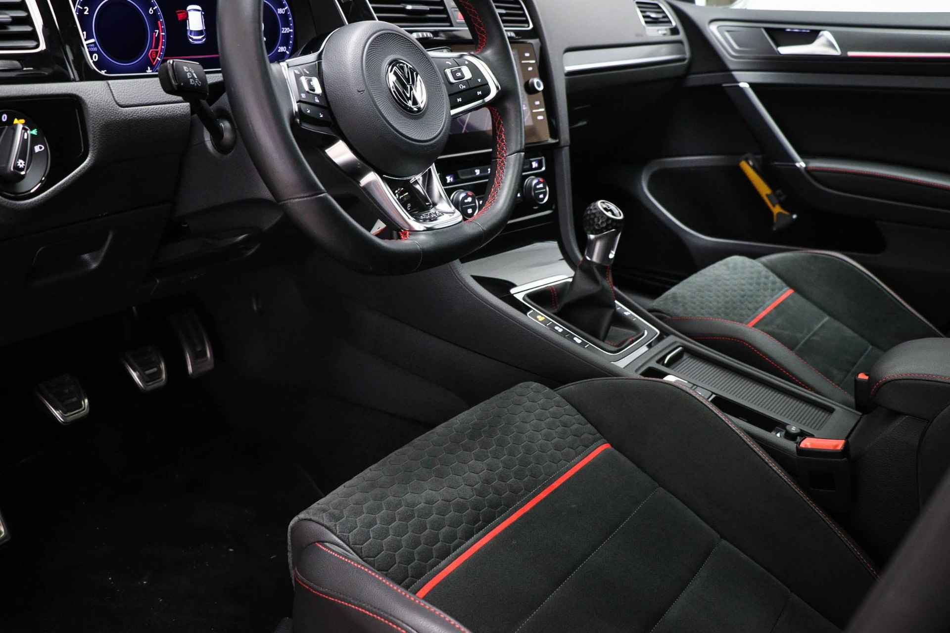 Volkswagen Golf 2.0 TSI GTI Performance | EXECUTIVE- PACK | PANORAMADAK | VIRTUAL COCKPIT | TREKHAAK | 19" - 30/67