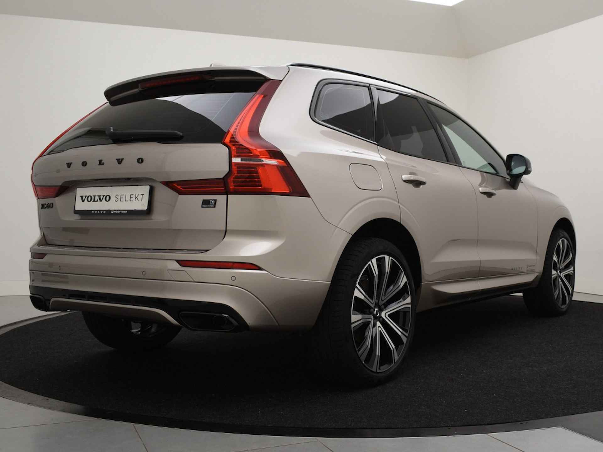 Volvo XC60 T6 PLUG-IN HYBRID LONG RANGE PLUS DARK SCHUIFDAK 20INCH ACC BLIS - 3/42