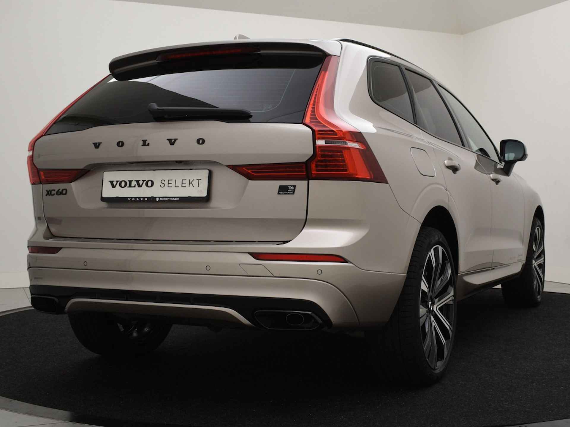 Volvo XC60 T6 PLUG-IN HYBRID LONG RANGE PLUS DARK SCHUIFDAK 20INCH ACC BLIS - 4/42