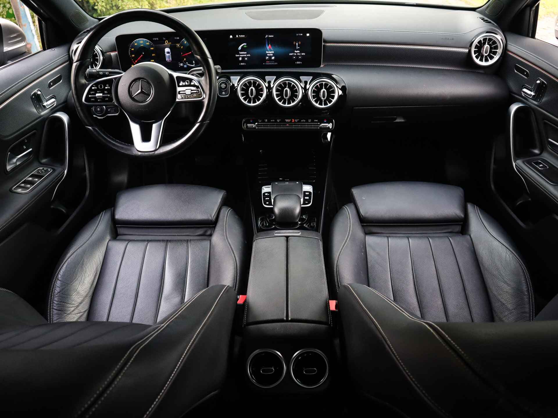 Mercedes-Benz A-Klasse 250 4MATIC Premium Plus (225PK) 2e-Eig, MERCEDES-Dealer-Onderh, 12-Mnd-BOVAG, NL-Auto, Navigatie, Panoramaschuifdak, Ambient-Lighting, Parkeersensoren-V+A, LM.-Velgen, Leer, Elektrische-Stoelen, Stoelverwarming, Full-Virtual-Cockpit, Privacy-Glas - 3/58