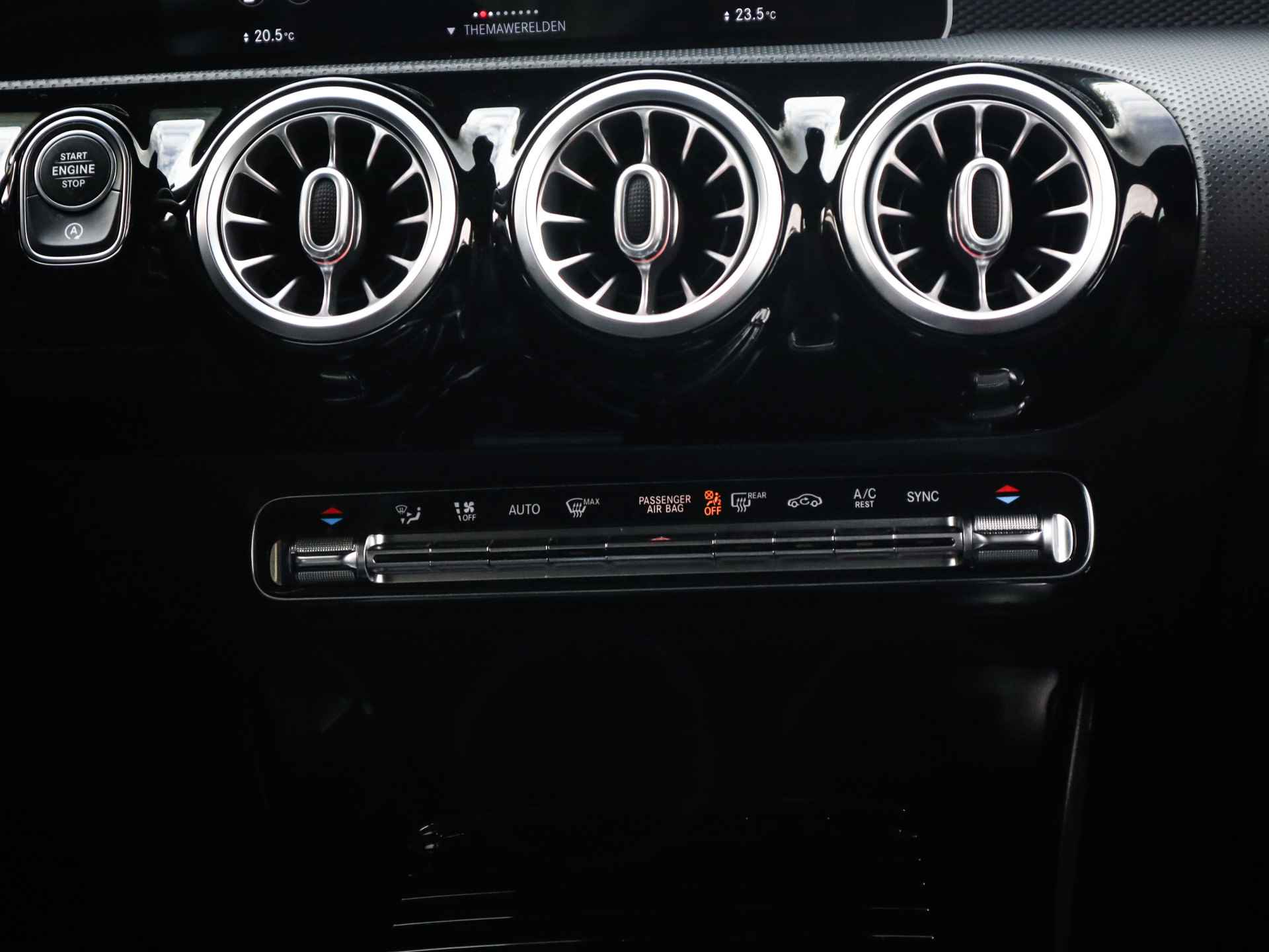 Mercedes-Benz A-Klasse 250 4MATIC Premium Plus (225PK) 2e-Eig, MB-Dealer-Onderh, 12-Mnd-BOVAG, NL-Auto, Navigatie, Panoramaschuifdak, Ambient-Lighting, Parkeersensoren-V+A, LM.-Velgen, Leer, Elektrische-Stoelen, Stoelverwarming, Full-Virtual-Cockpit, Privacy-Glas - 19/58