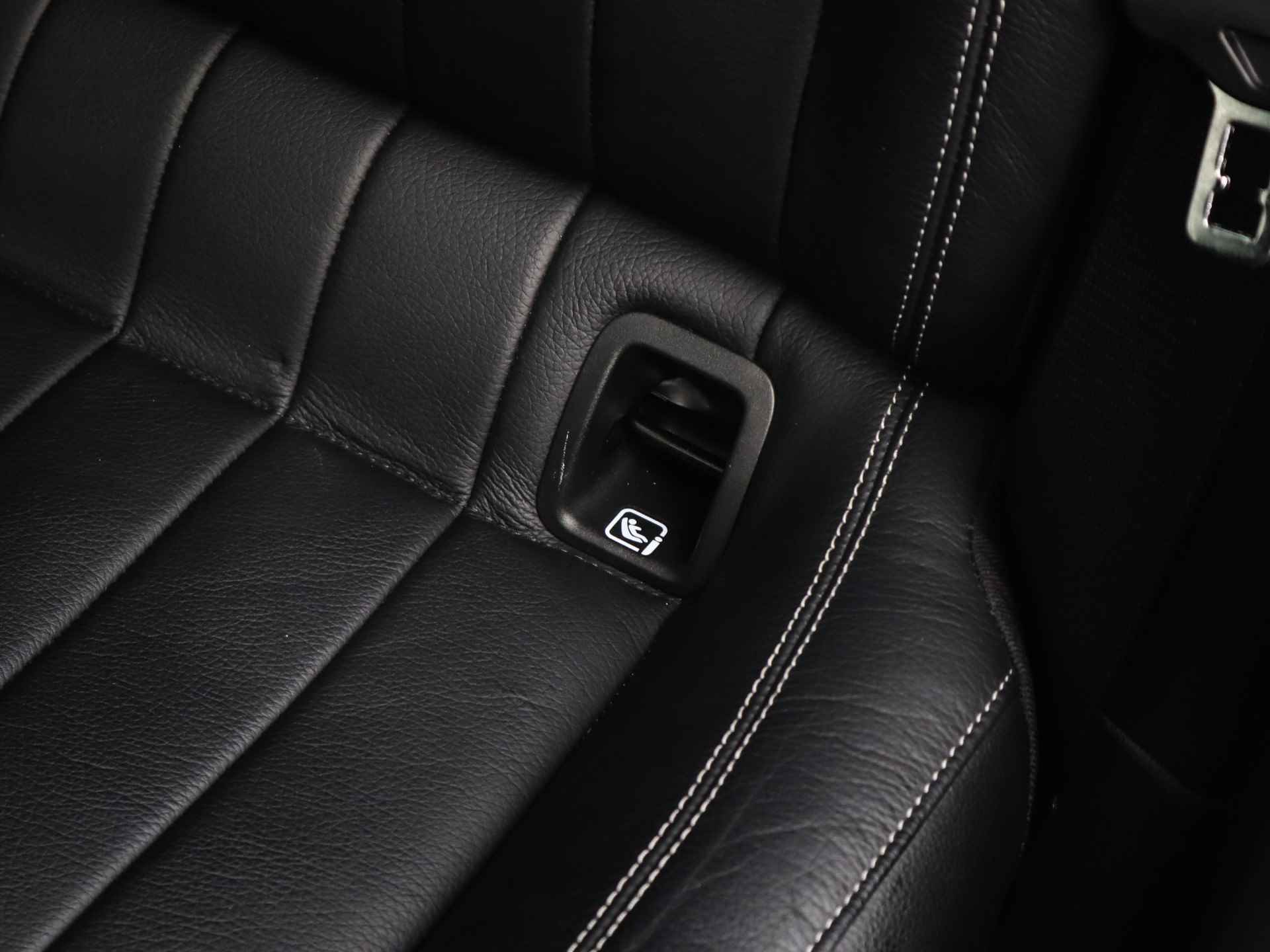 Mercedes-Benz A-Klasse 250 4MATIC Premium Plus (225PK) 2e-Eig, MB-Dealer-Onderh, 12-Mnd-BOVAG, NL-Auto, Navigatie, Panoramaschuifdak, Ambient-Lighting, Parkeersensoren-V+A, LM.-Velgen, Leer, Elektrische-Stoelen, Stoelverwarming, Full-Virtual-Cockpit, Privacy-Glas - 27/58